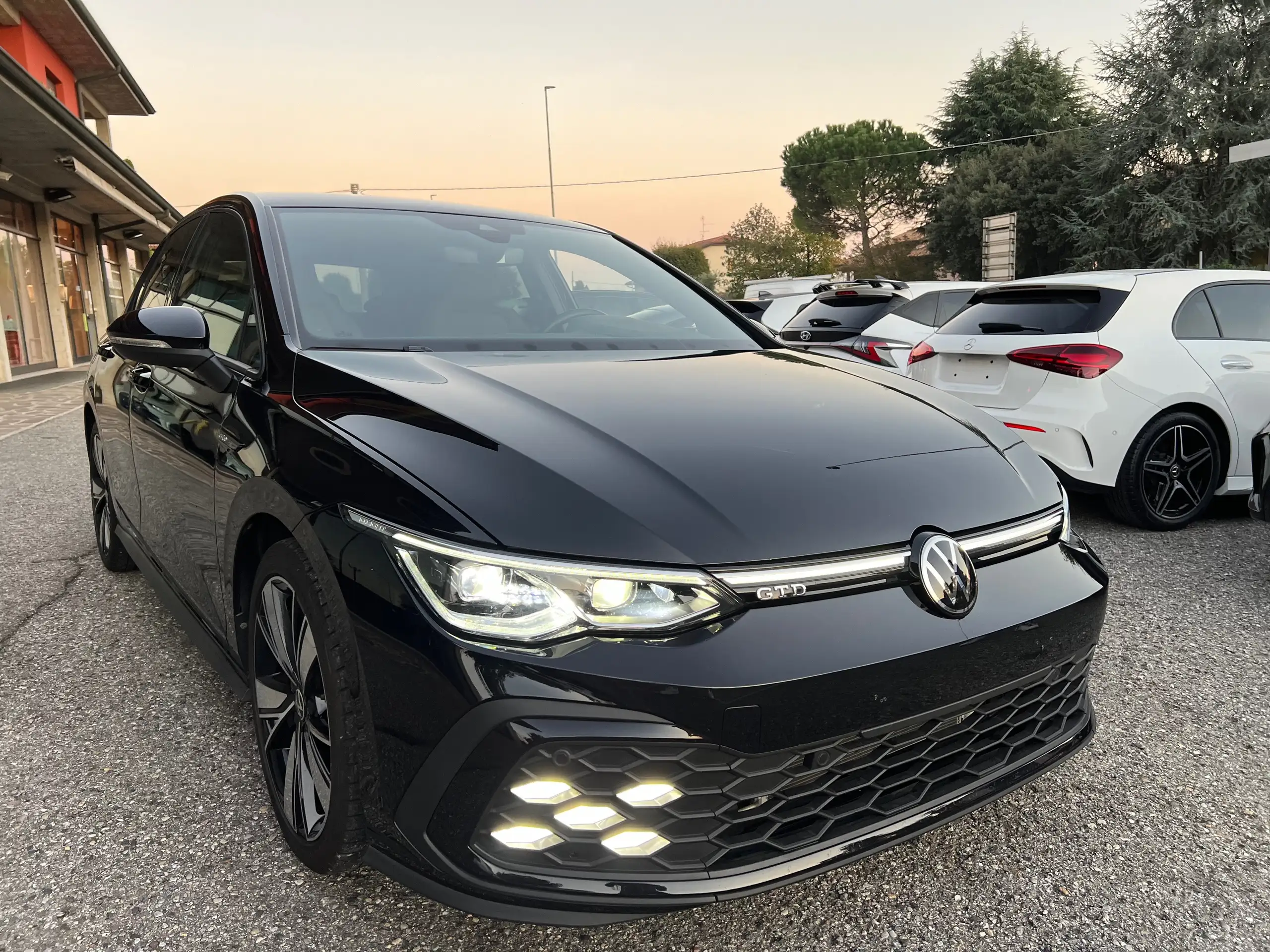 Volkswagen - Golf