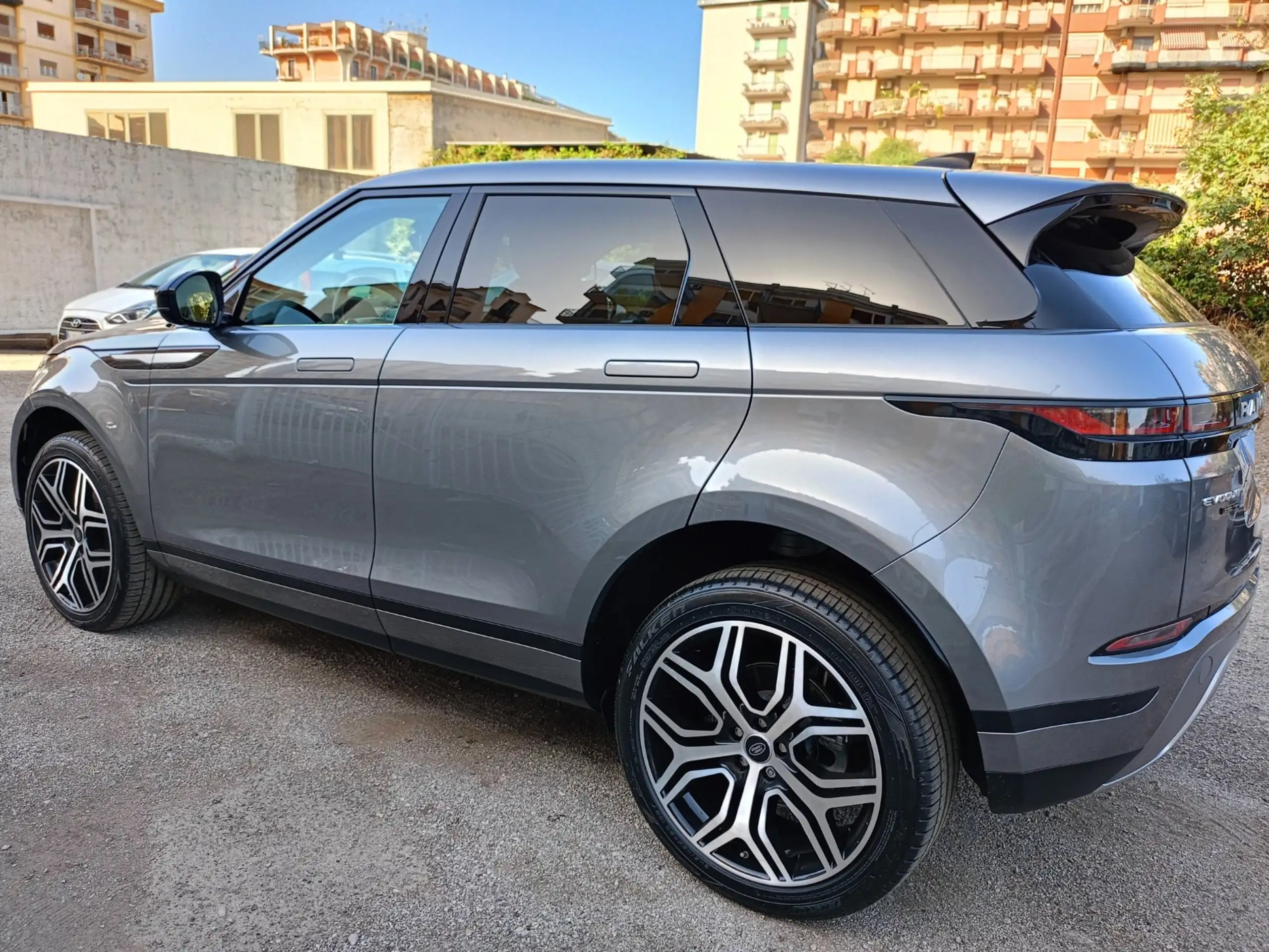 Land Rover - Range Rover Evoque