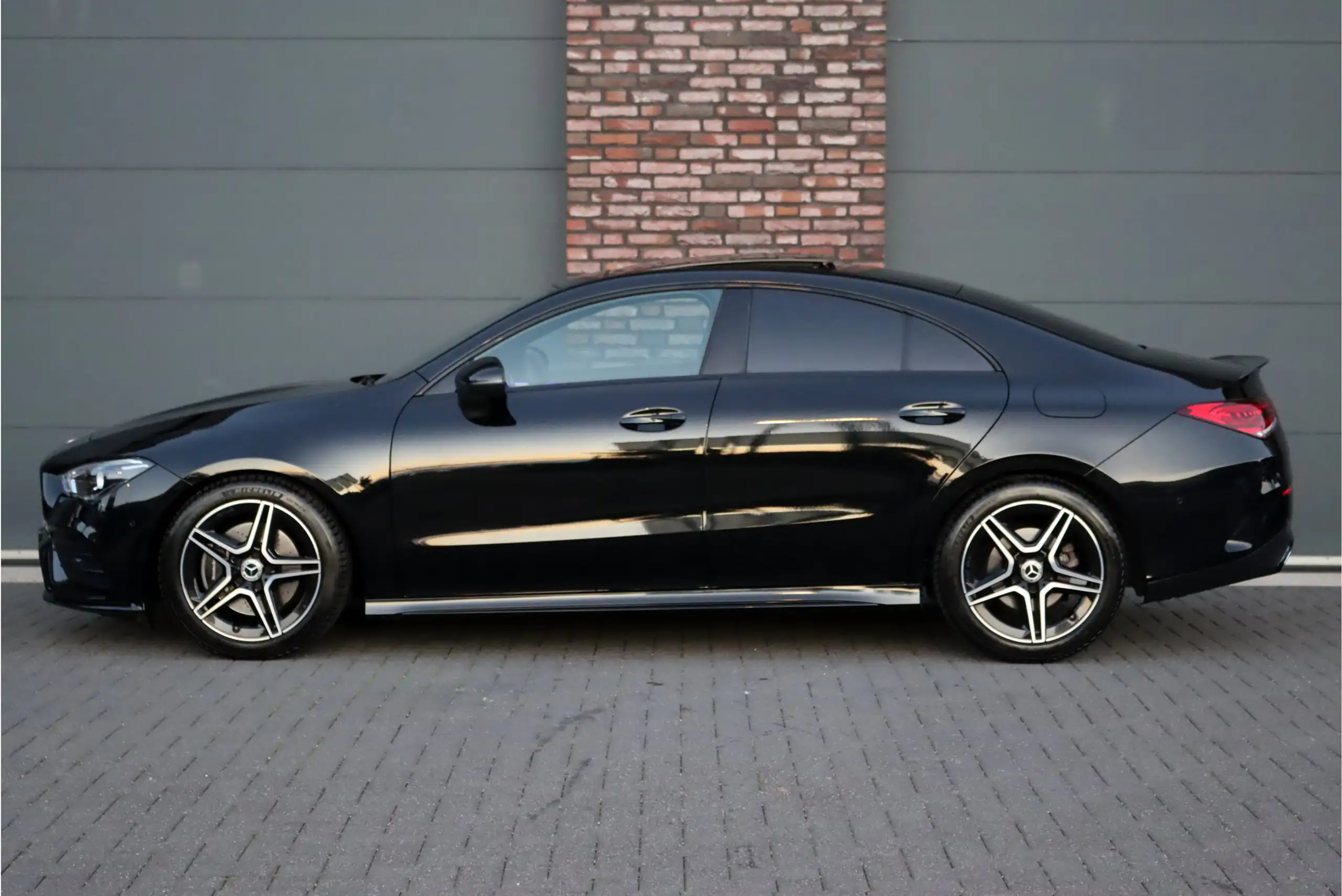 Mercedes-Benz - CLA 200