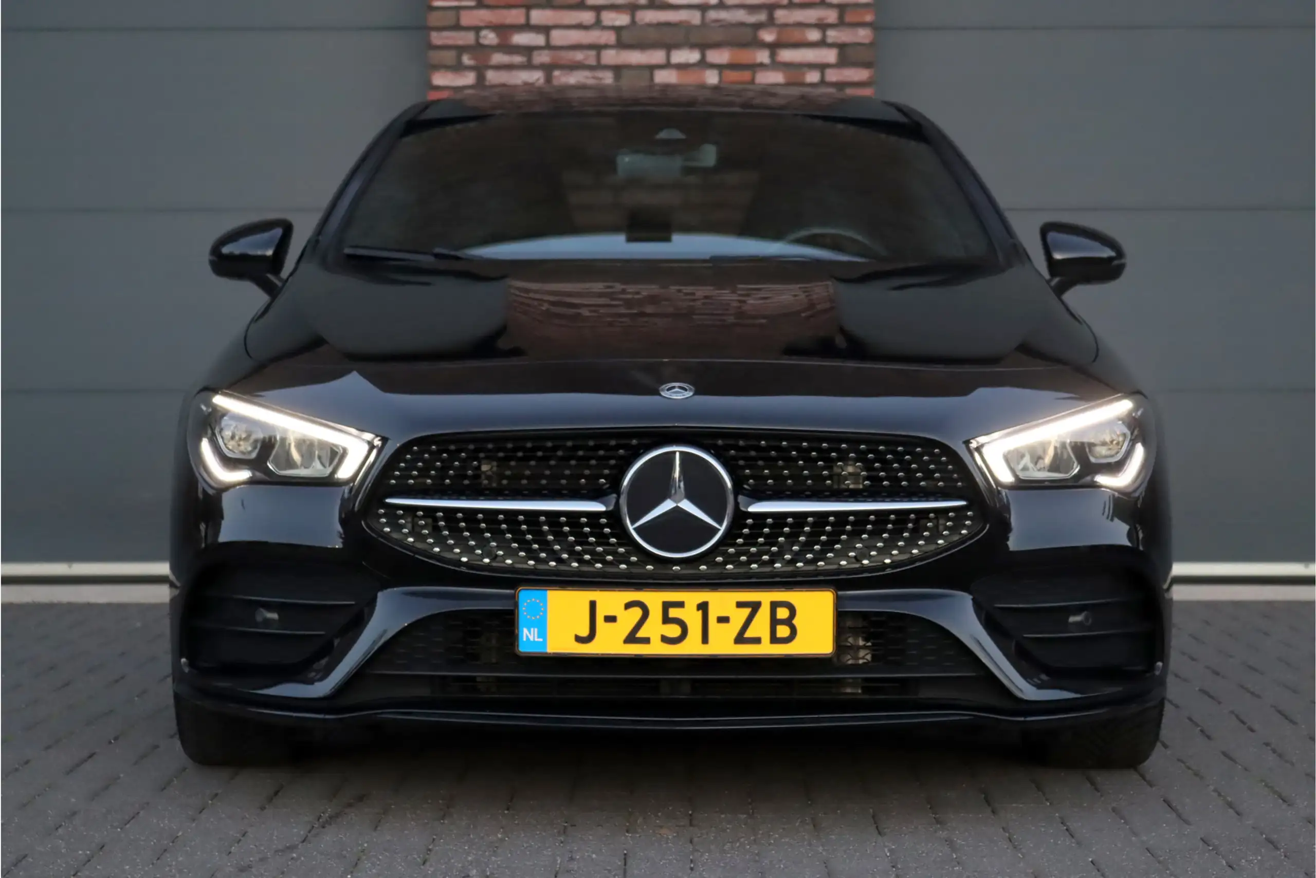 Mercedes-Benz - CLA 200