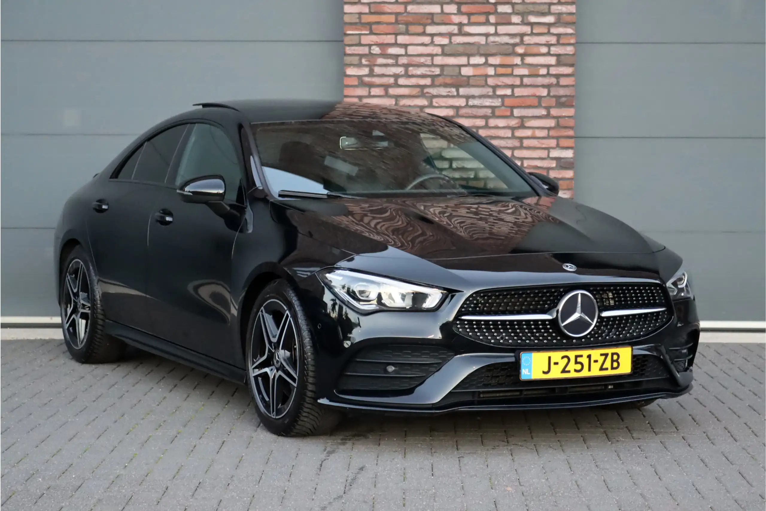 Mercedes-Benz - CLA 200