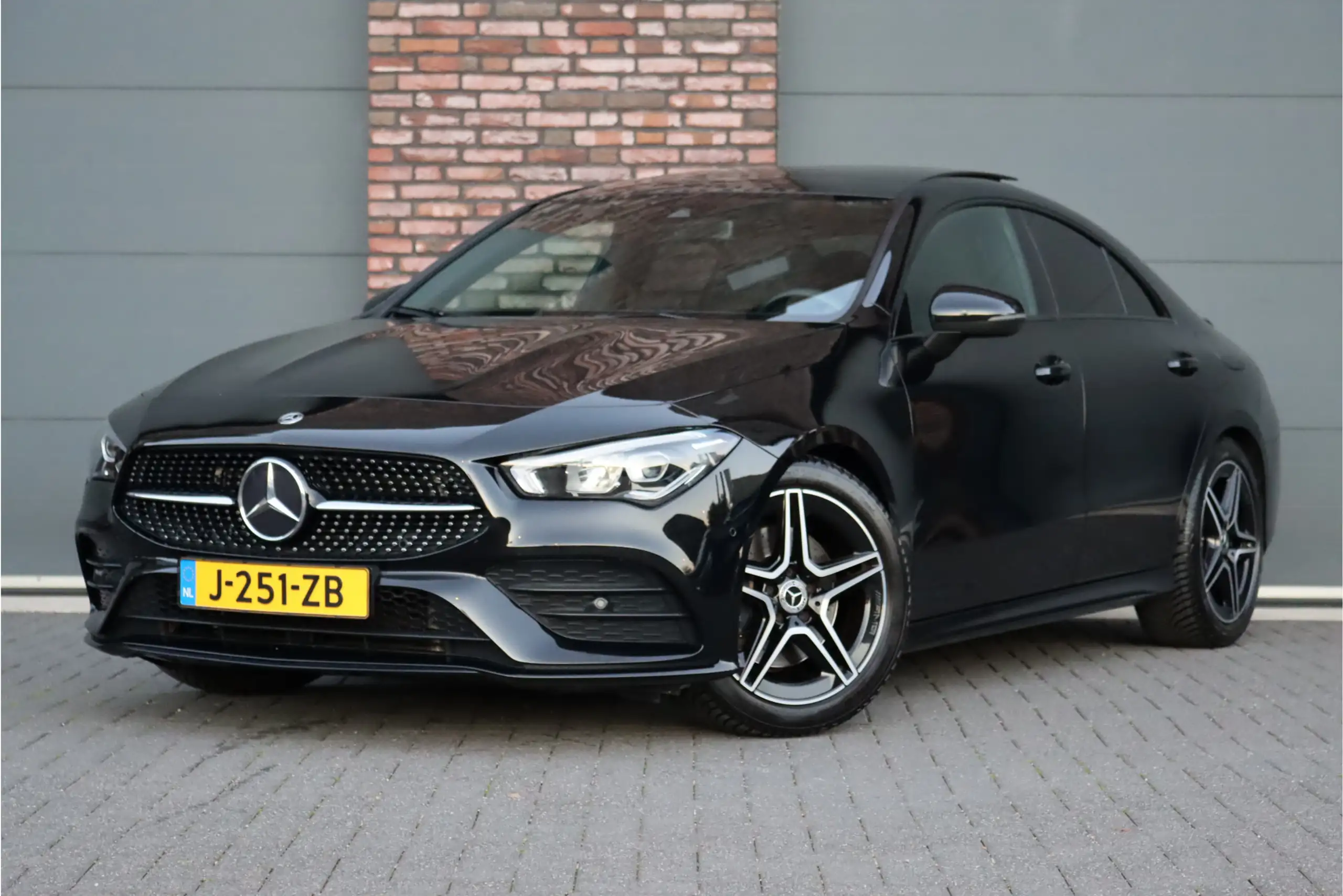 Mercedes-Benz - CLA 200