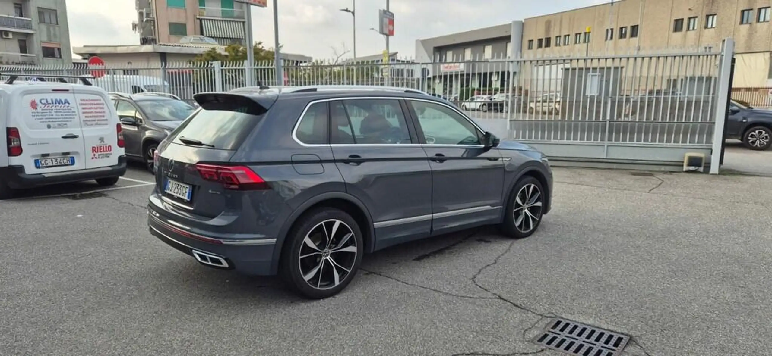 Volkswagen - Tiguan