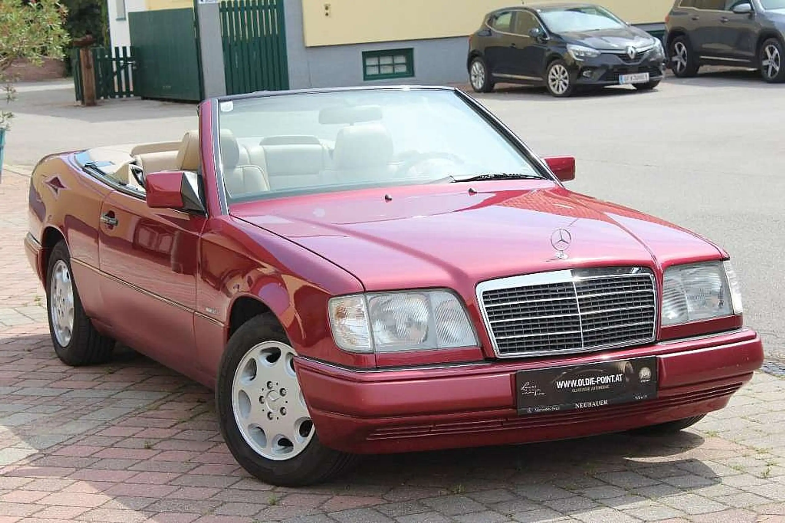 Mercedes-Benz - E 220