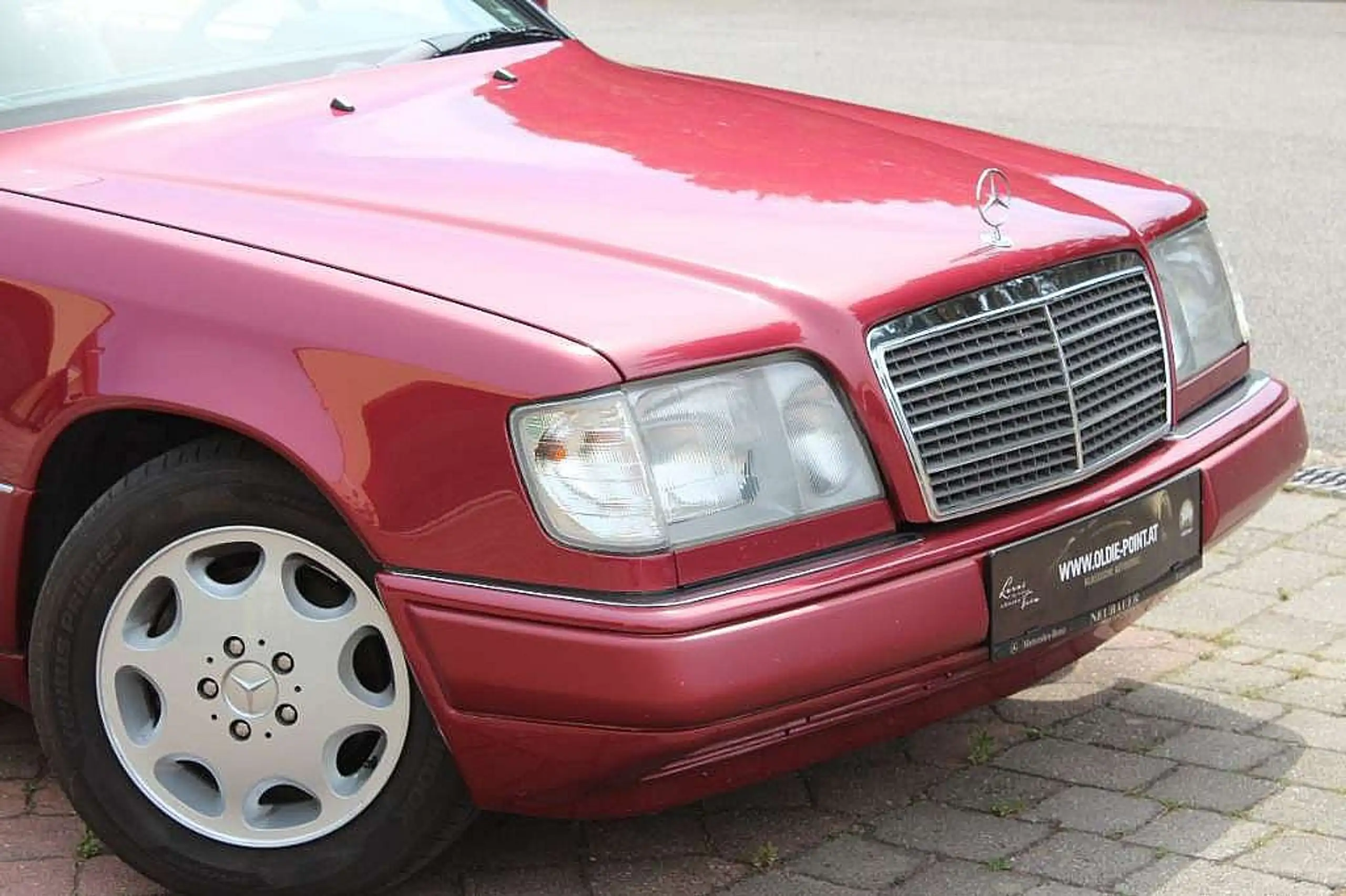 Mercedes-Benz - E 220