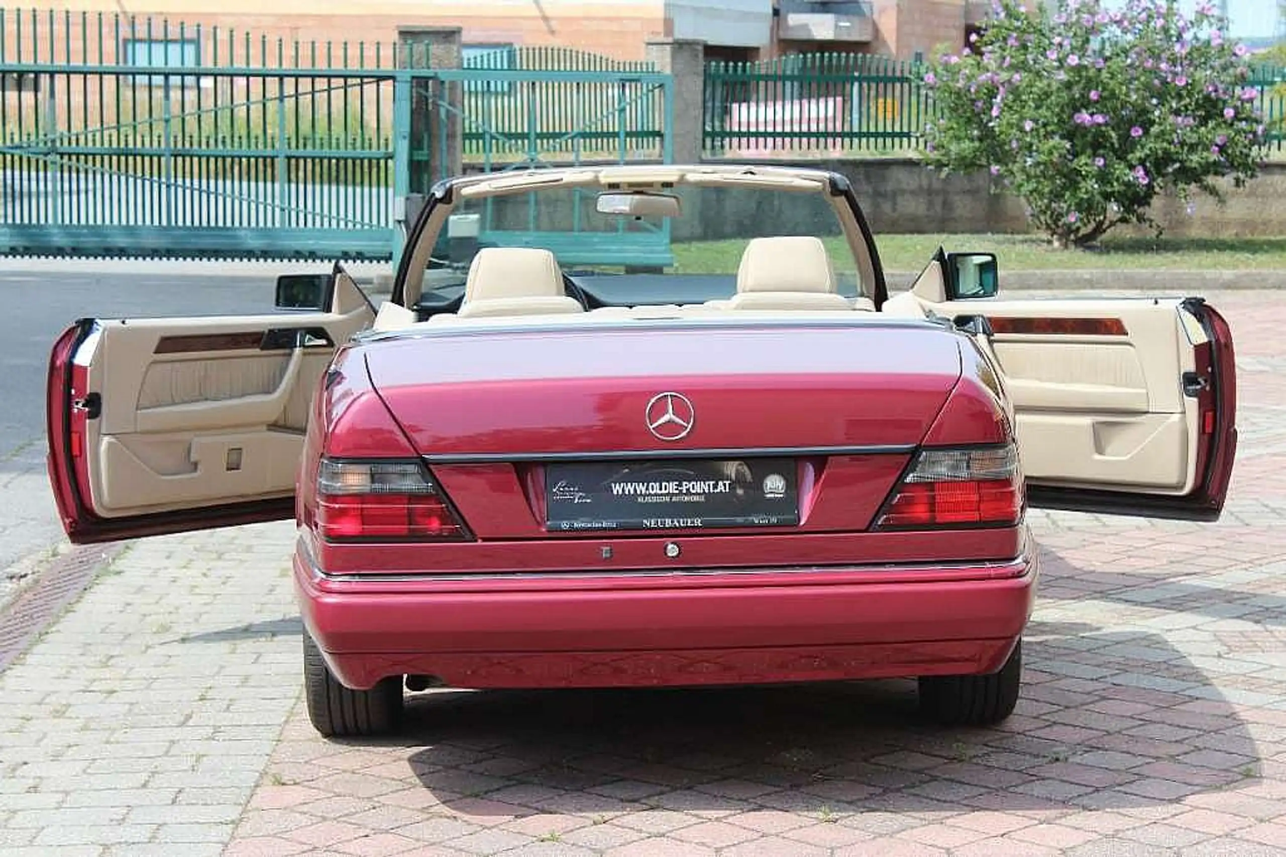 Mercedes-Benz - E 220