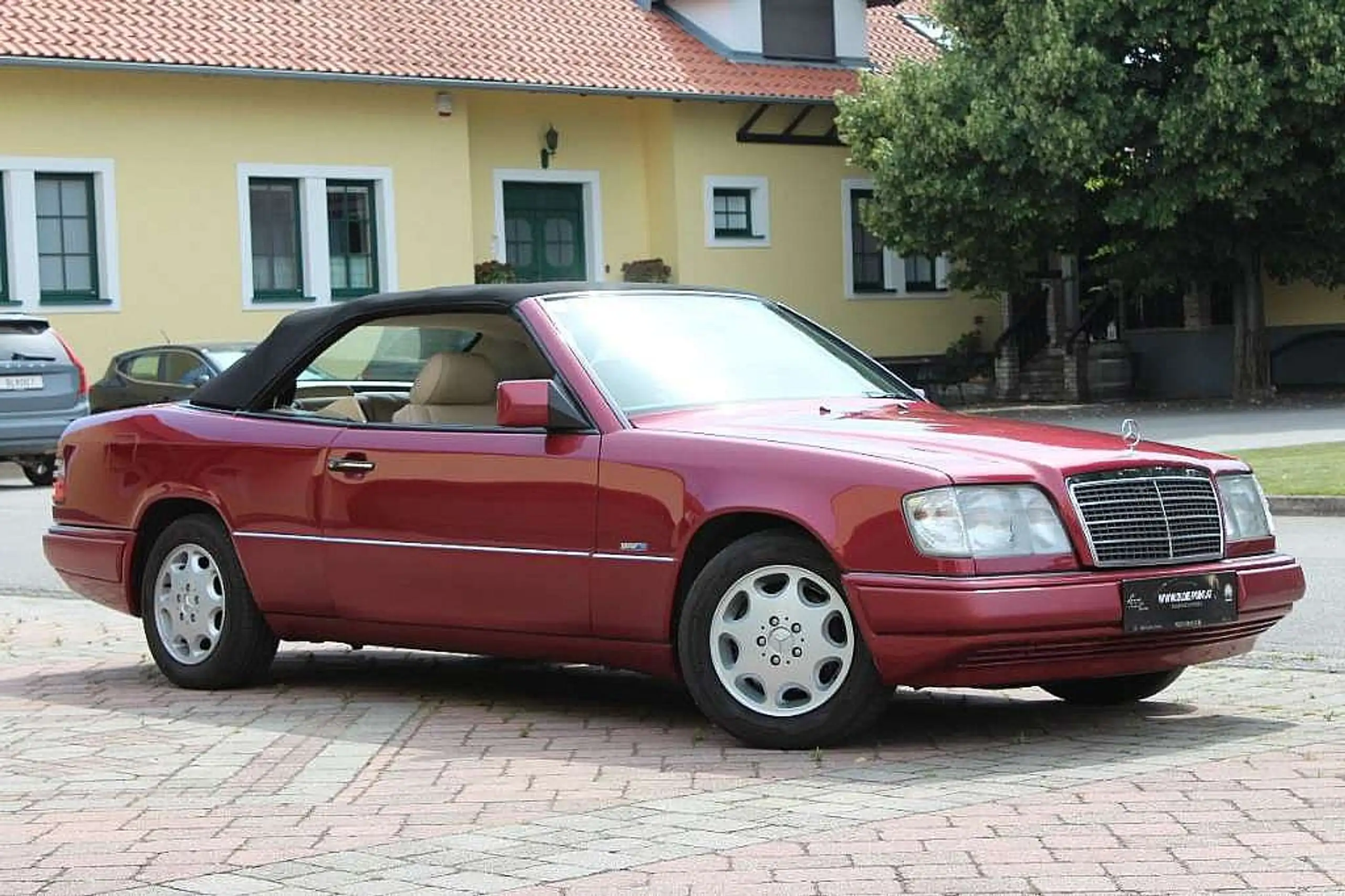 Mercedes-Benz - E 220