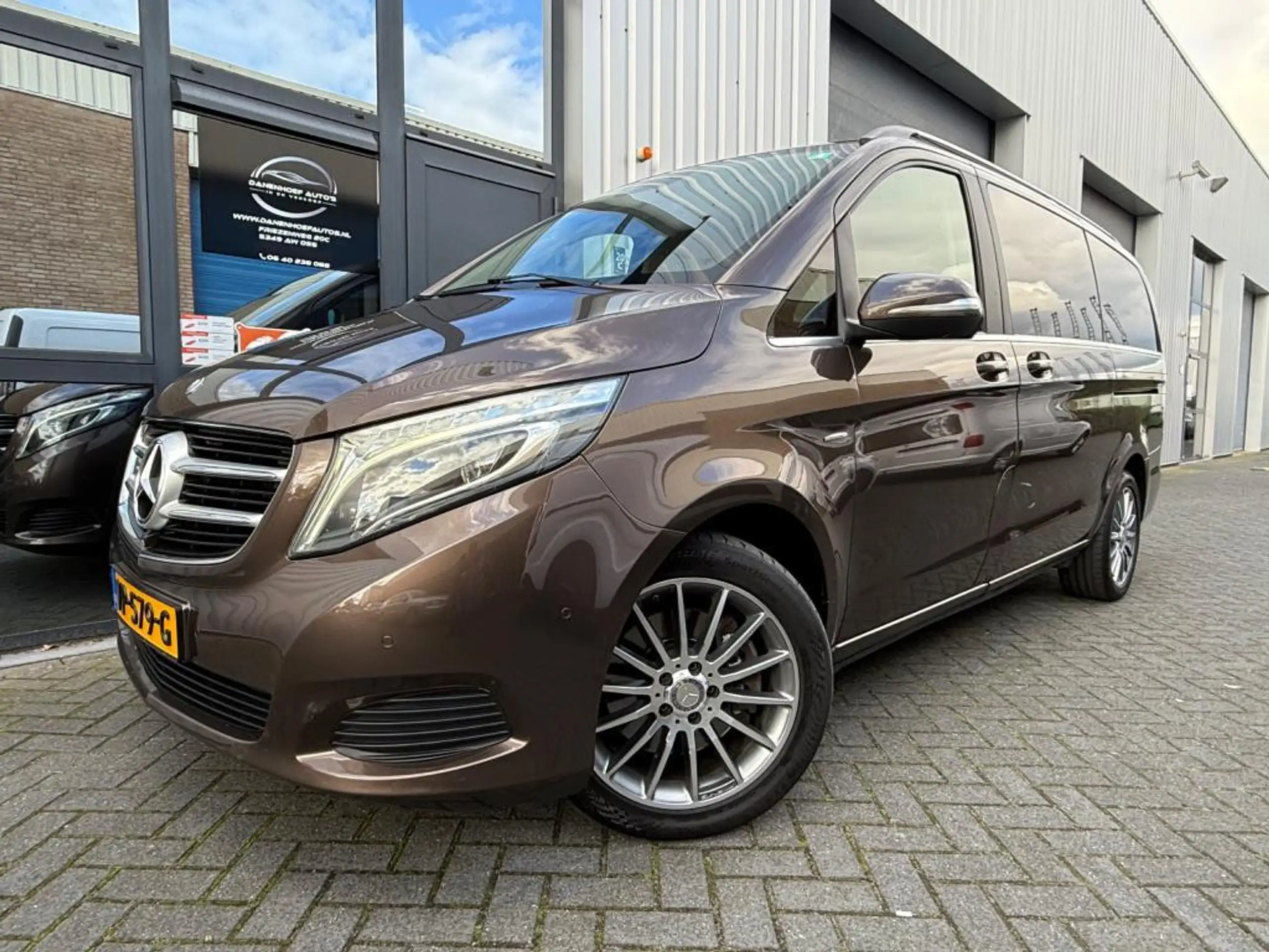 Mercedes-Benz - V 250