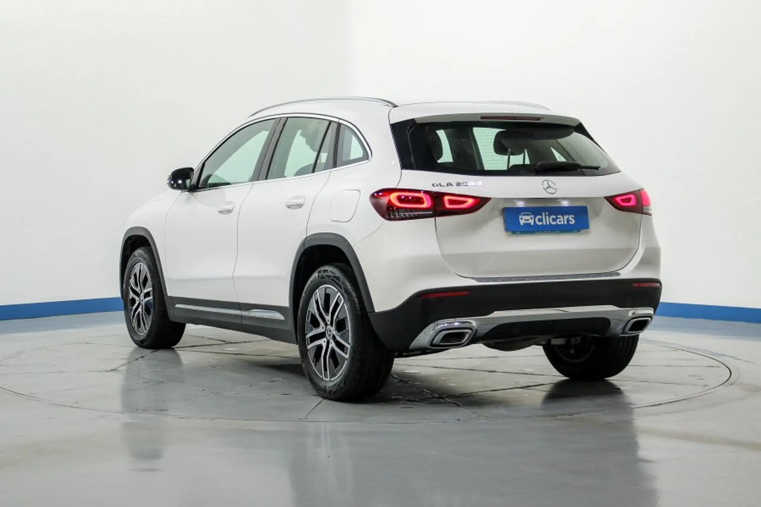 Mercedes-Benz - GLA 200