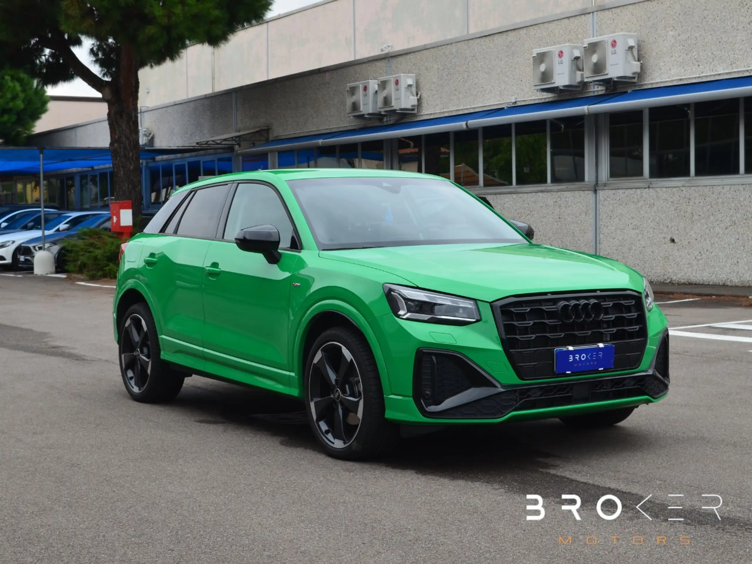 Audi - Q2