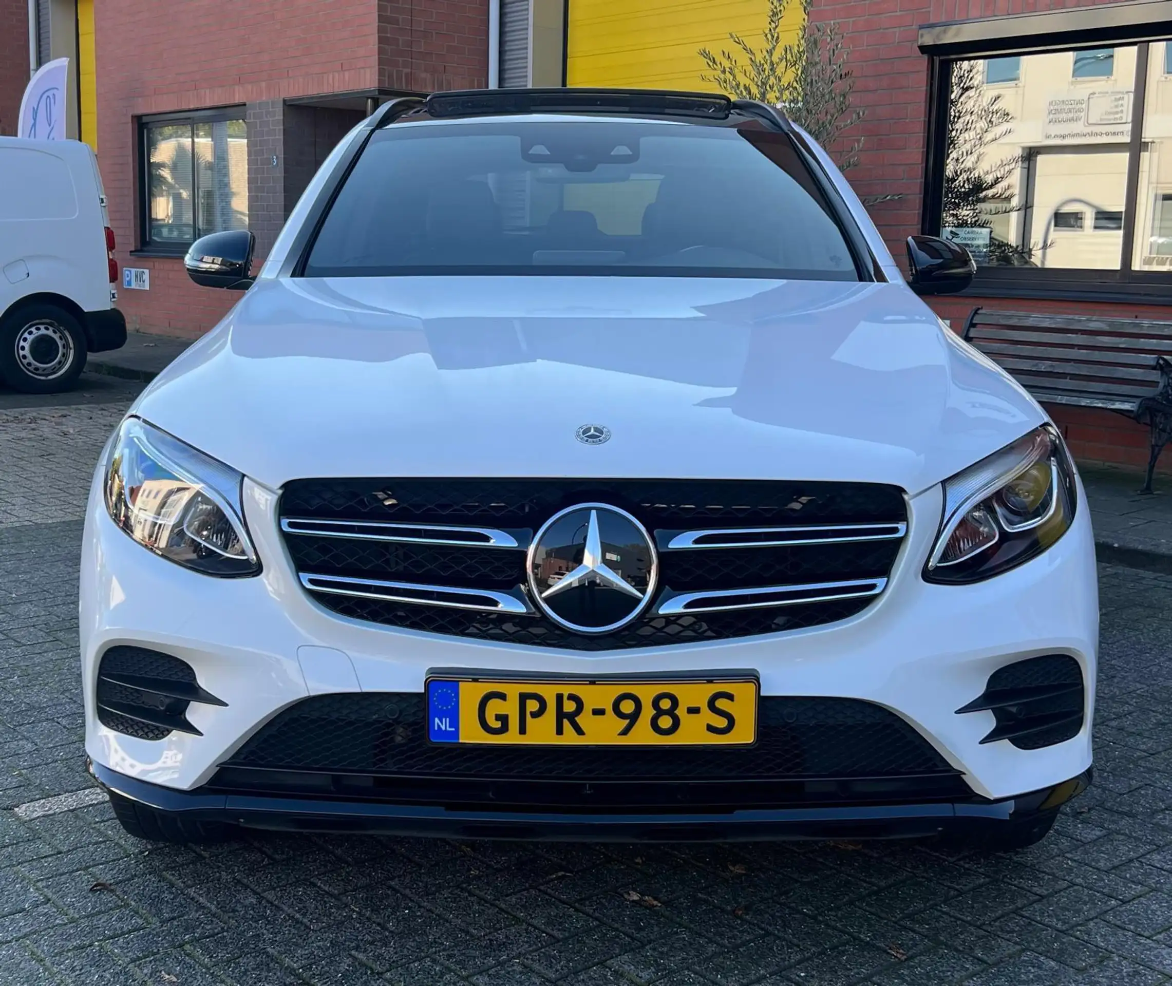 Mercedes-Benz - GLC 350