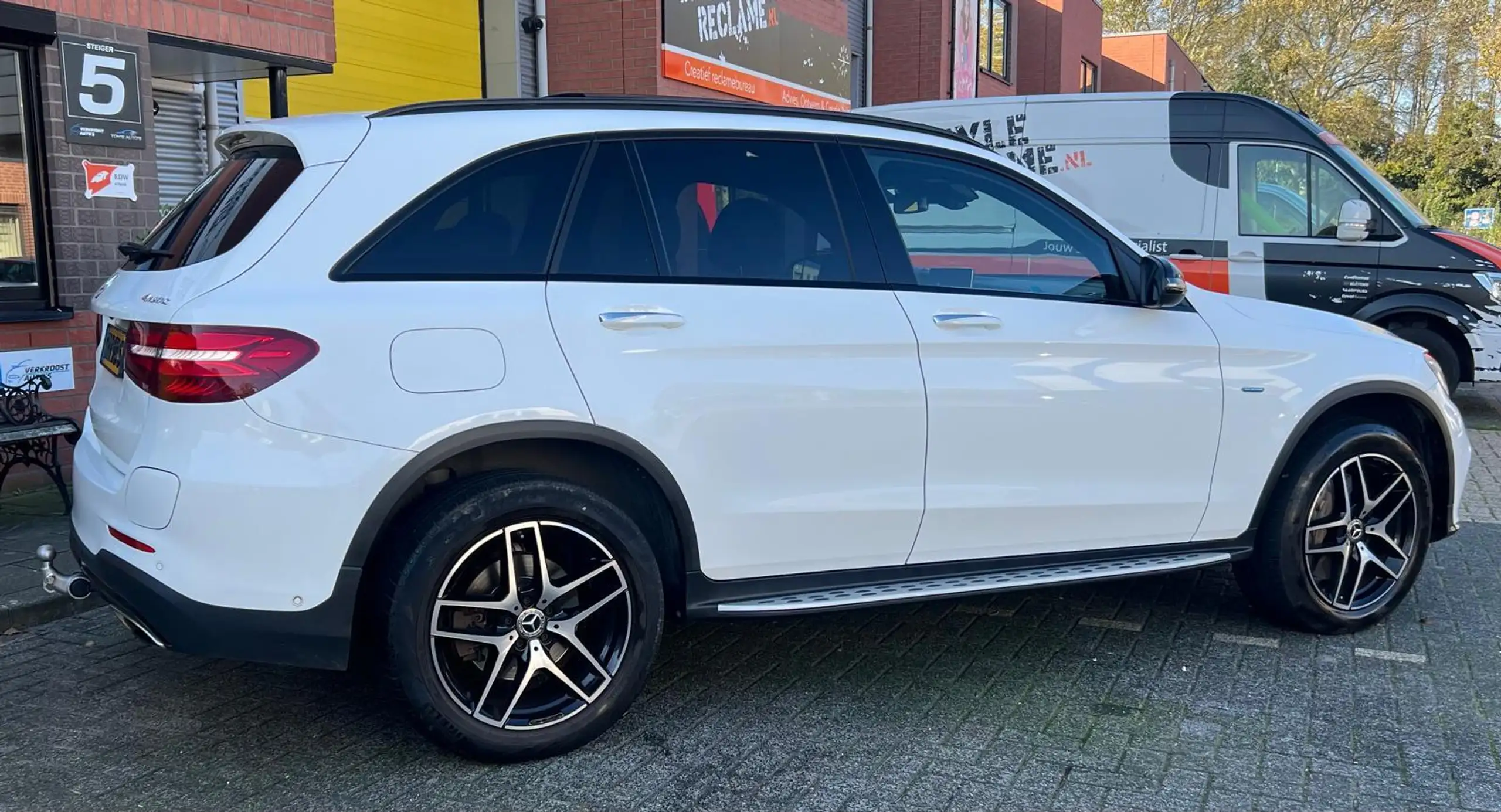 Mercedes-Benz - GLC 350