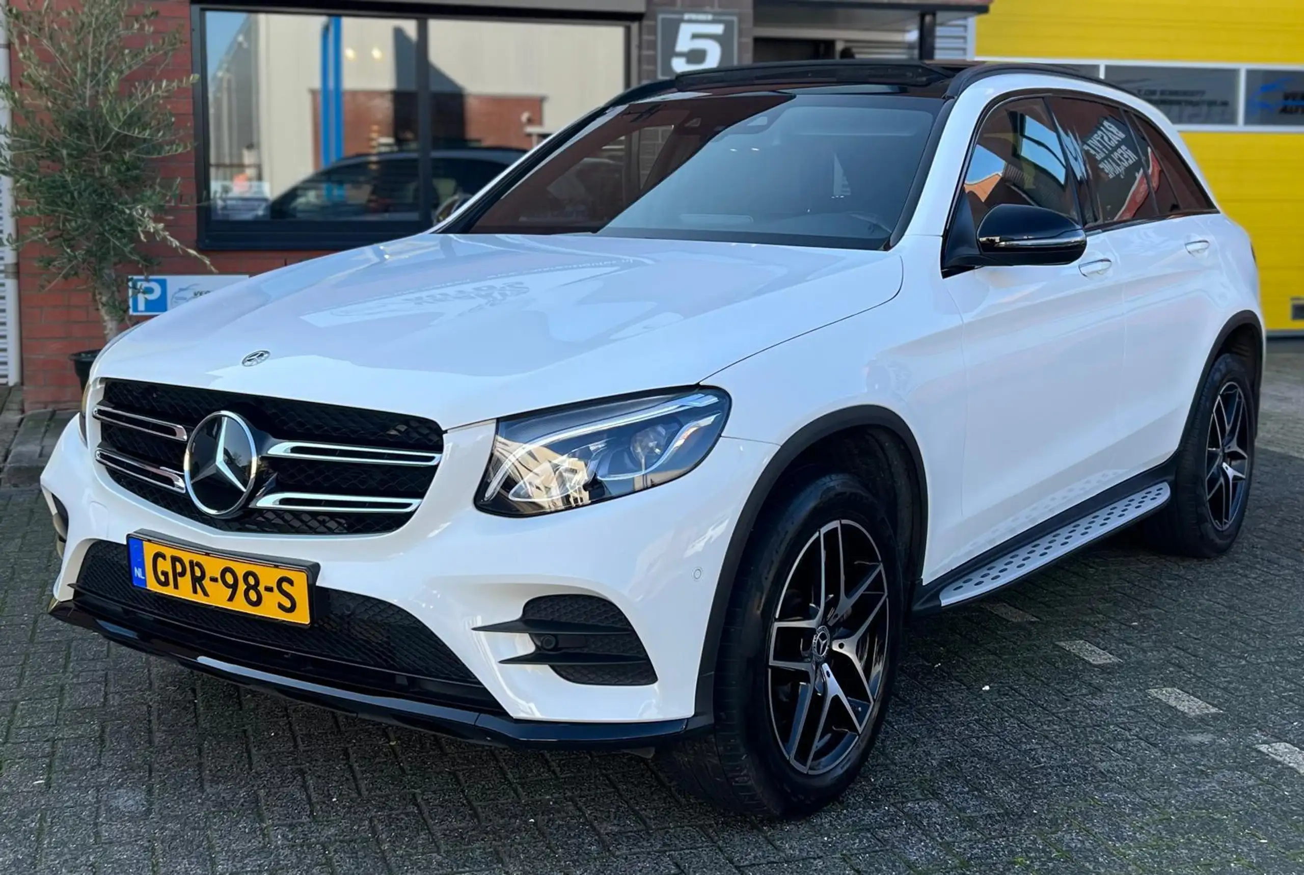 Mercedes-Benz - GLC 350