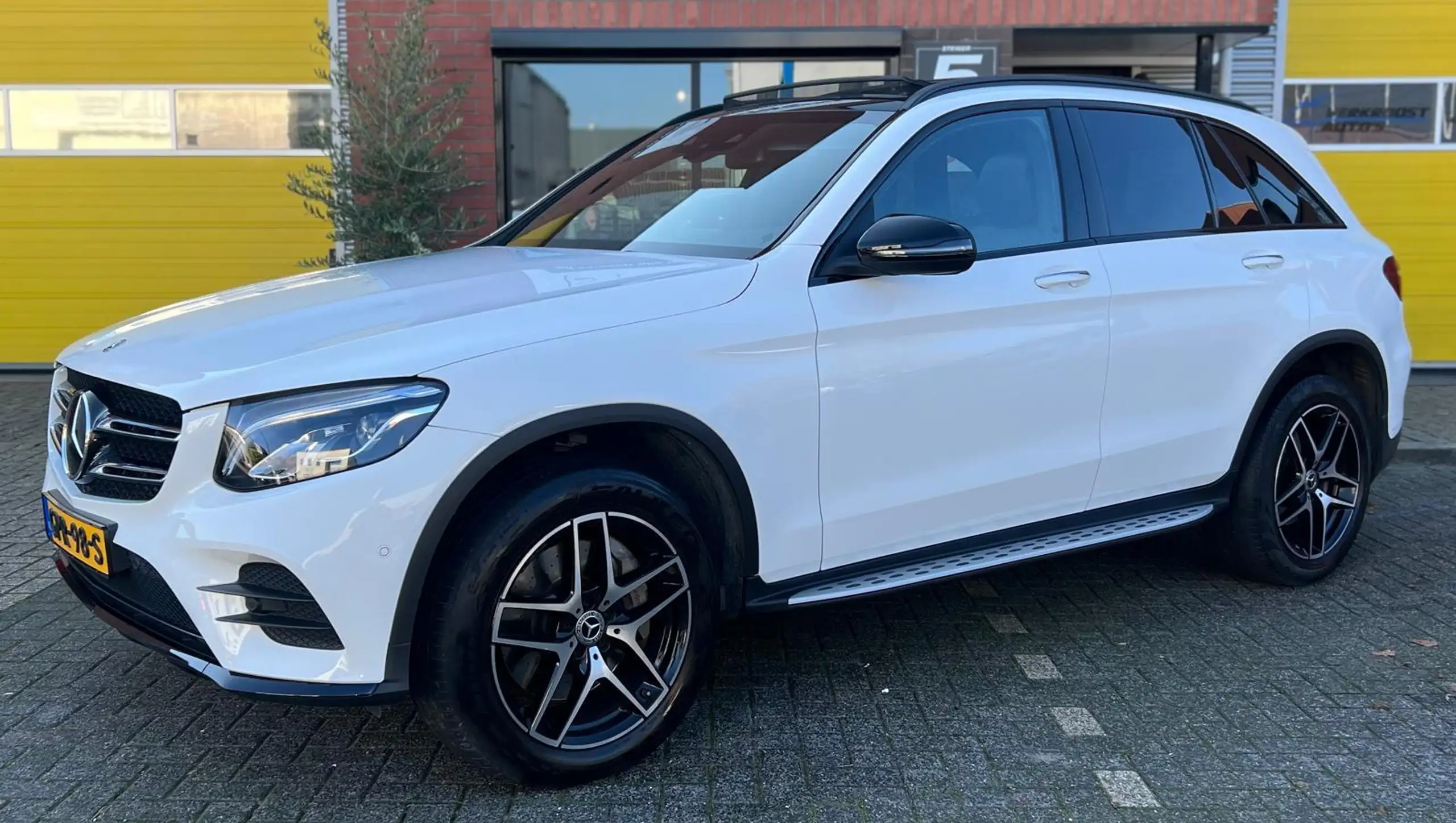 Mercedes-Benz - GLC 350