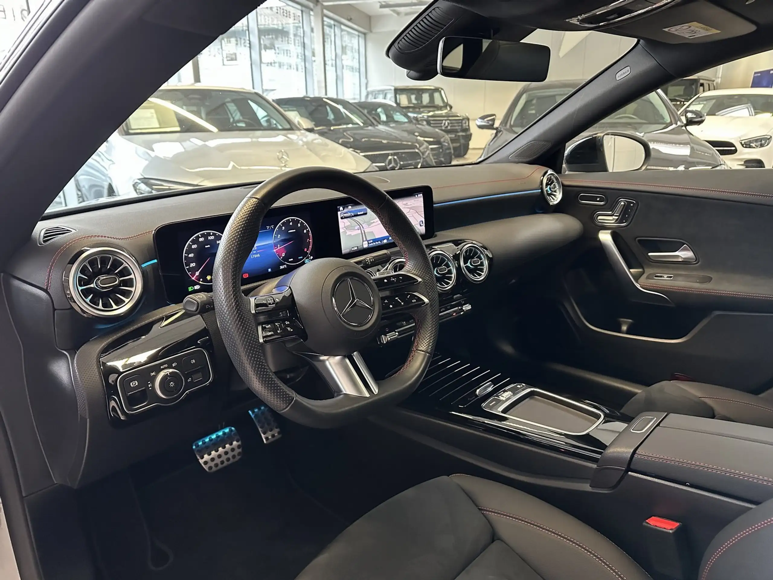 Mercedes-Benz - CLA 200