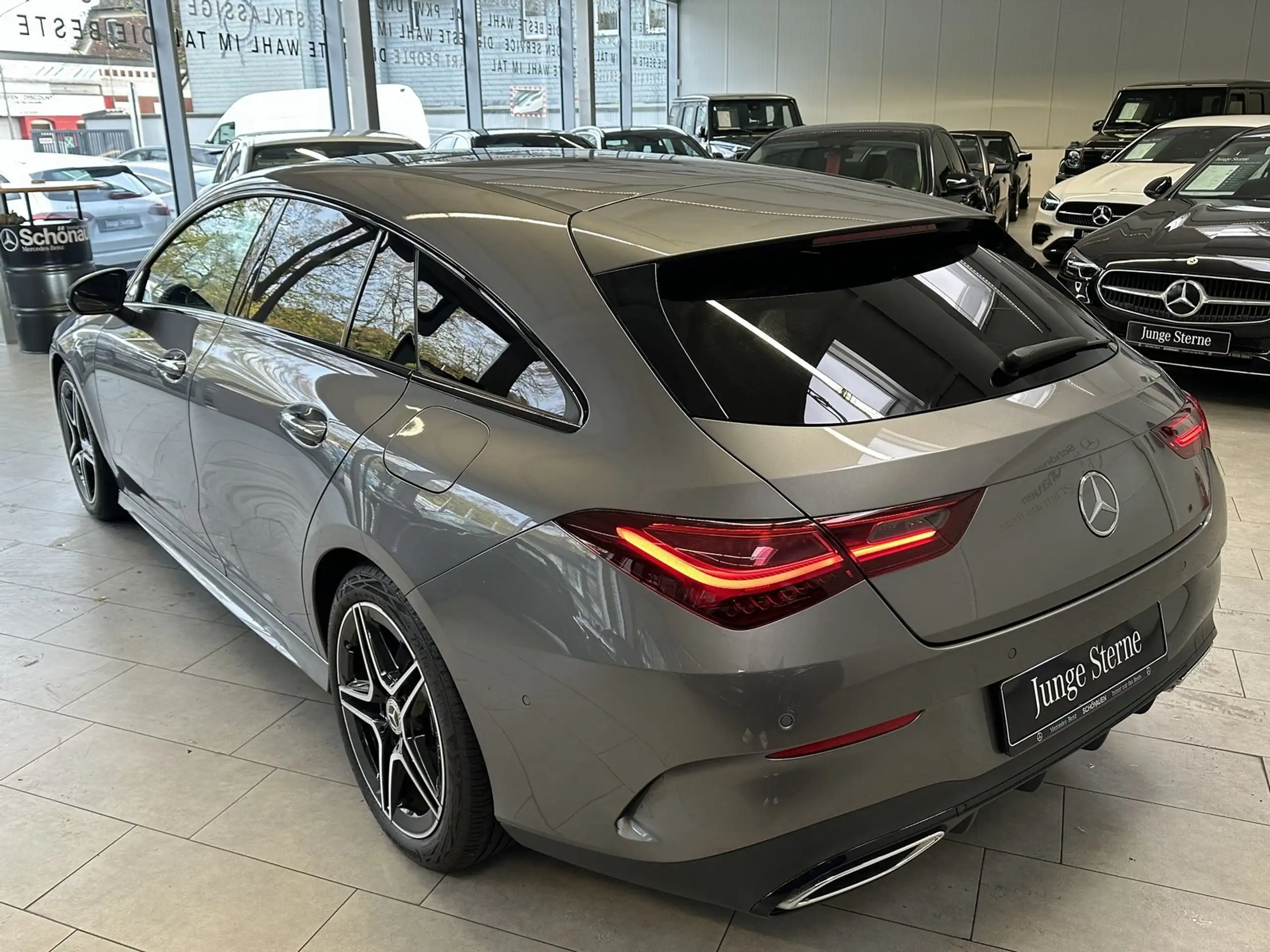 Mercedes-Benz - CLA 200