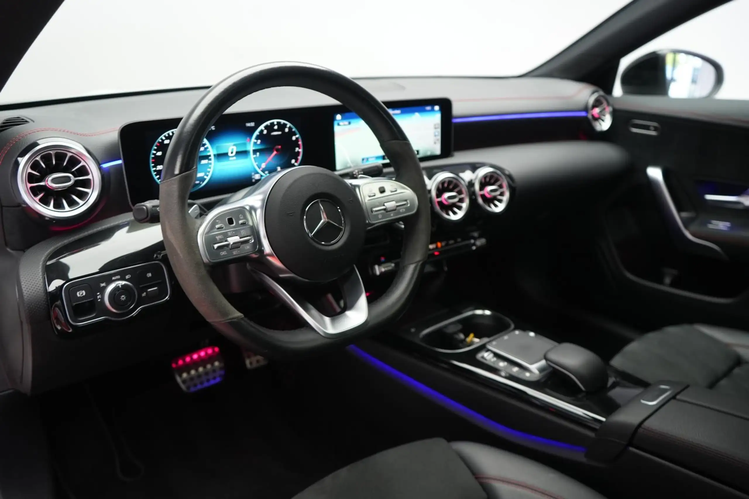 Mercedes-Benz - CLA 220