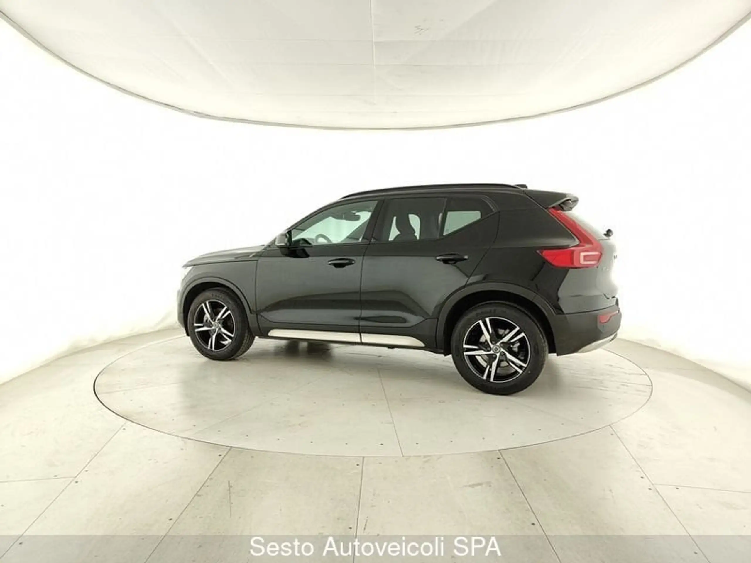 Volvo - XC40