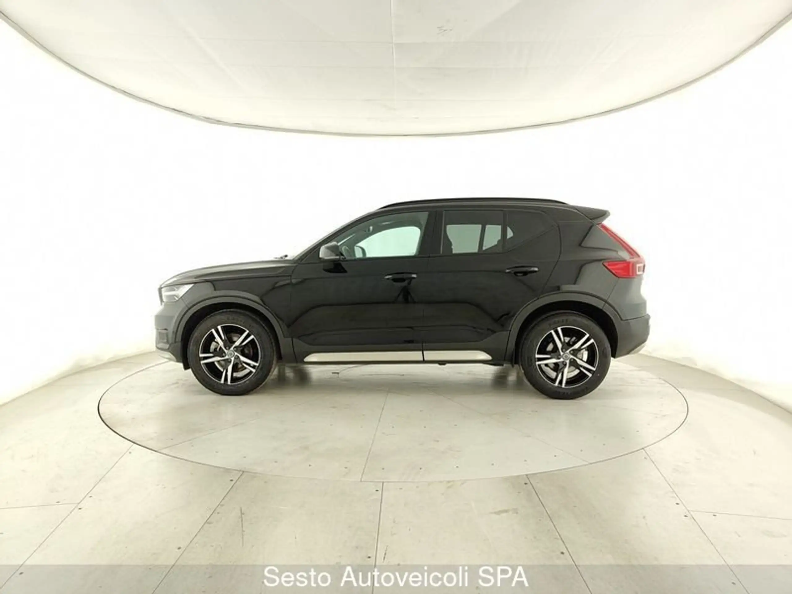 Volvo - XC40