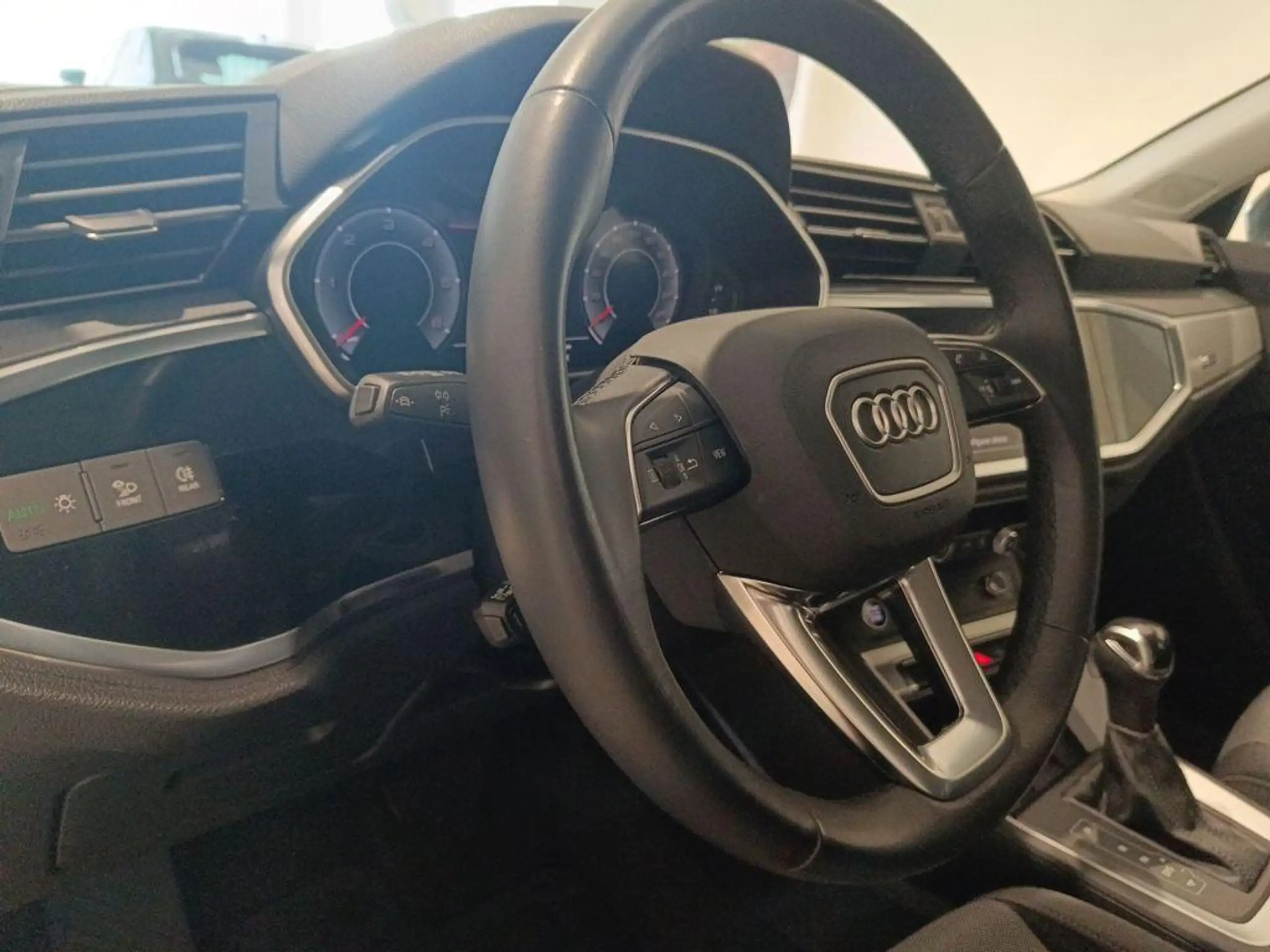 Audi - Q3