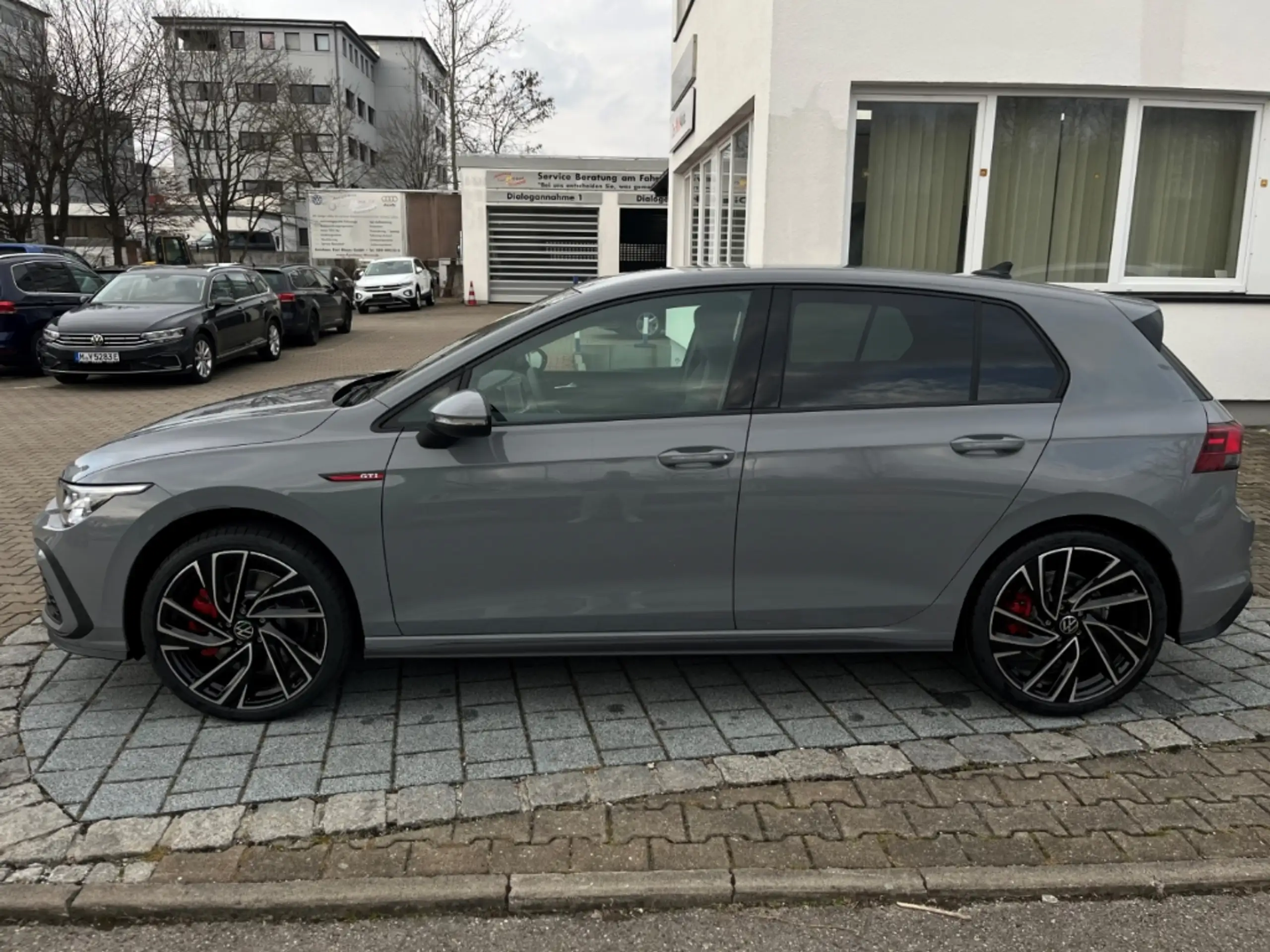 Volkswagen - Golf GTI