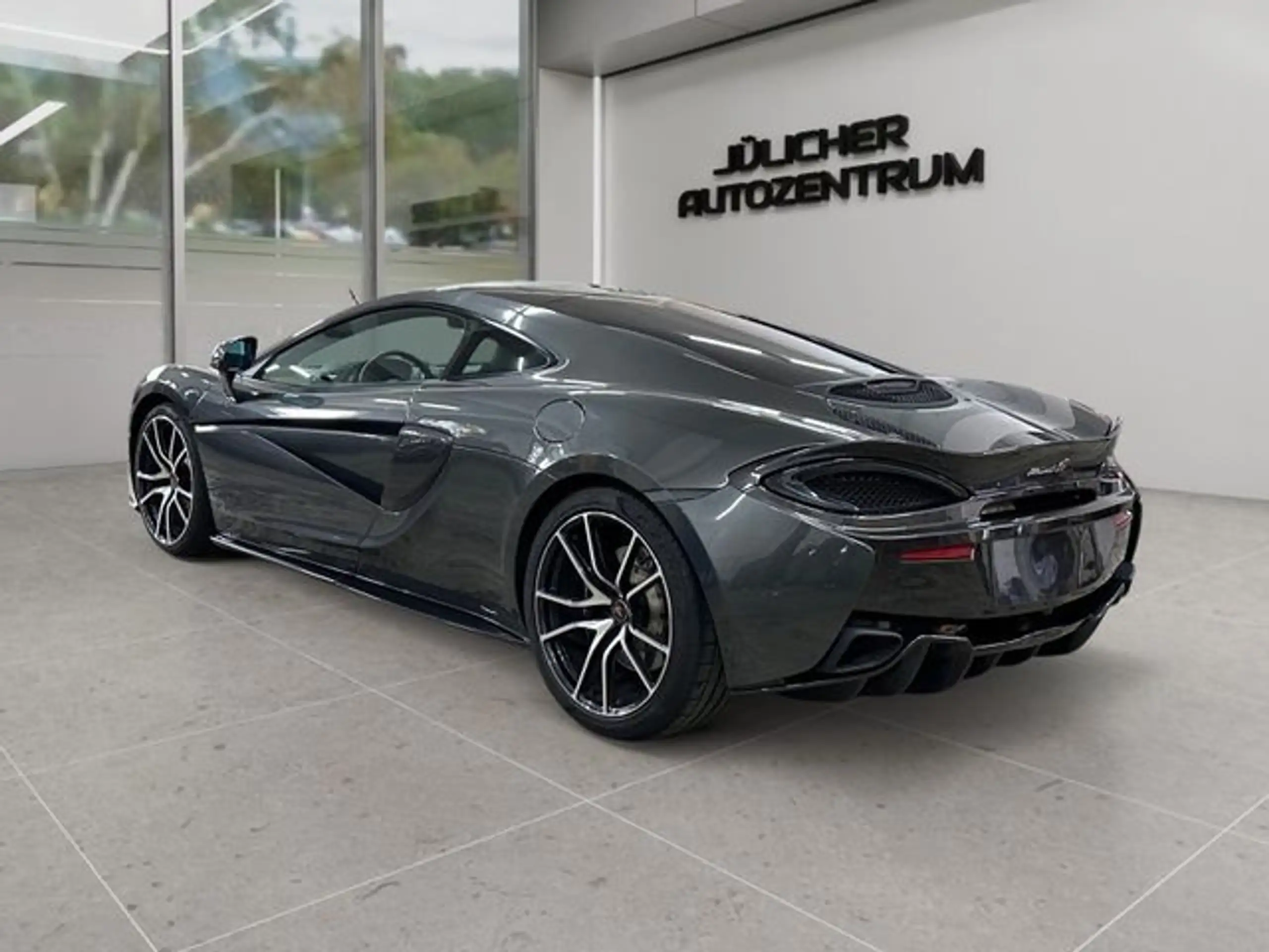 McLaren - 570GT