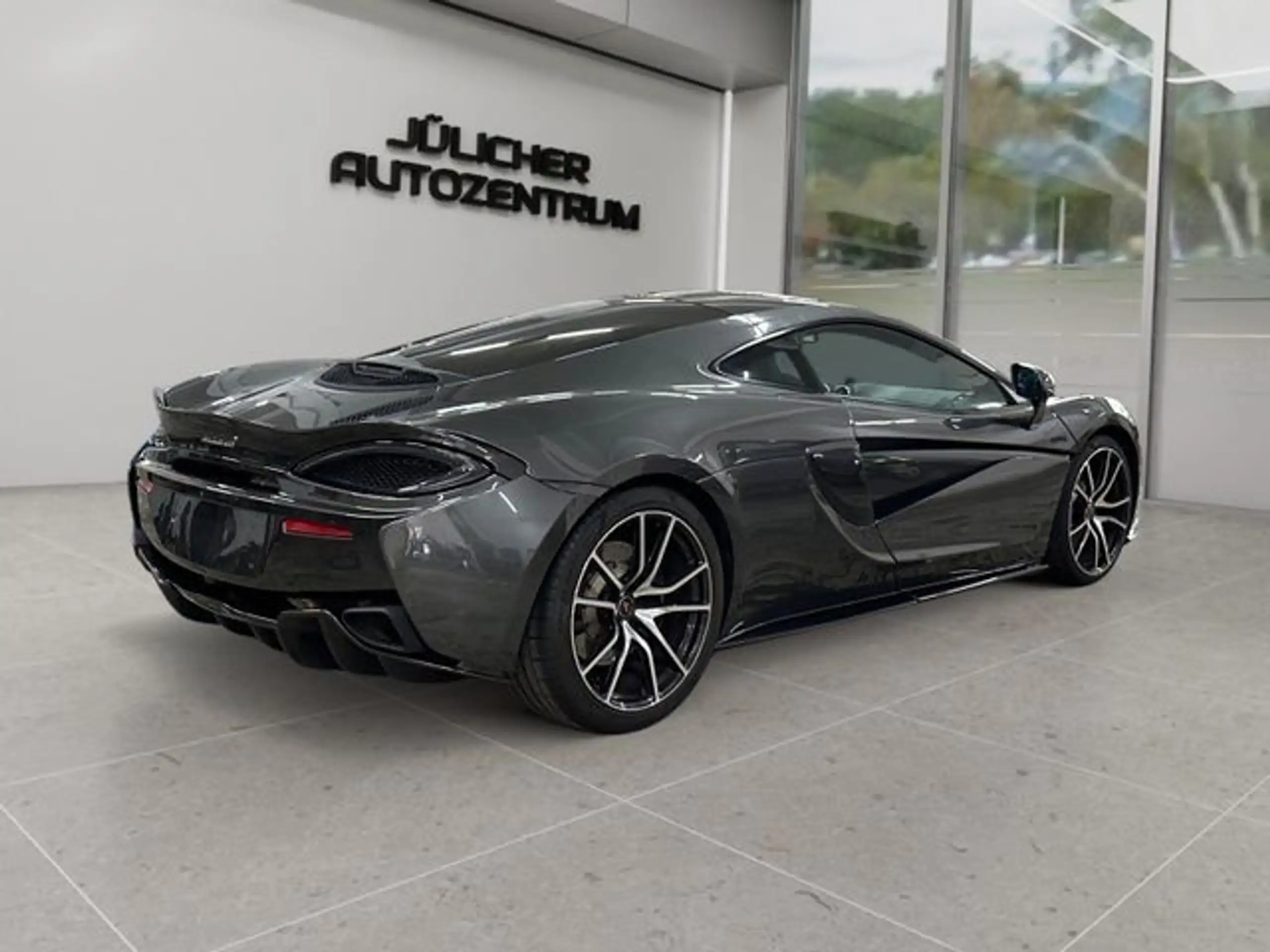 McLaren - 570GT