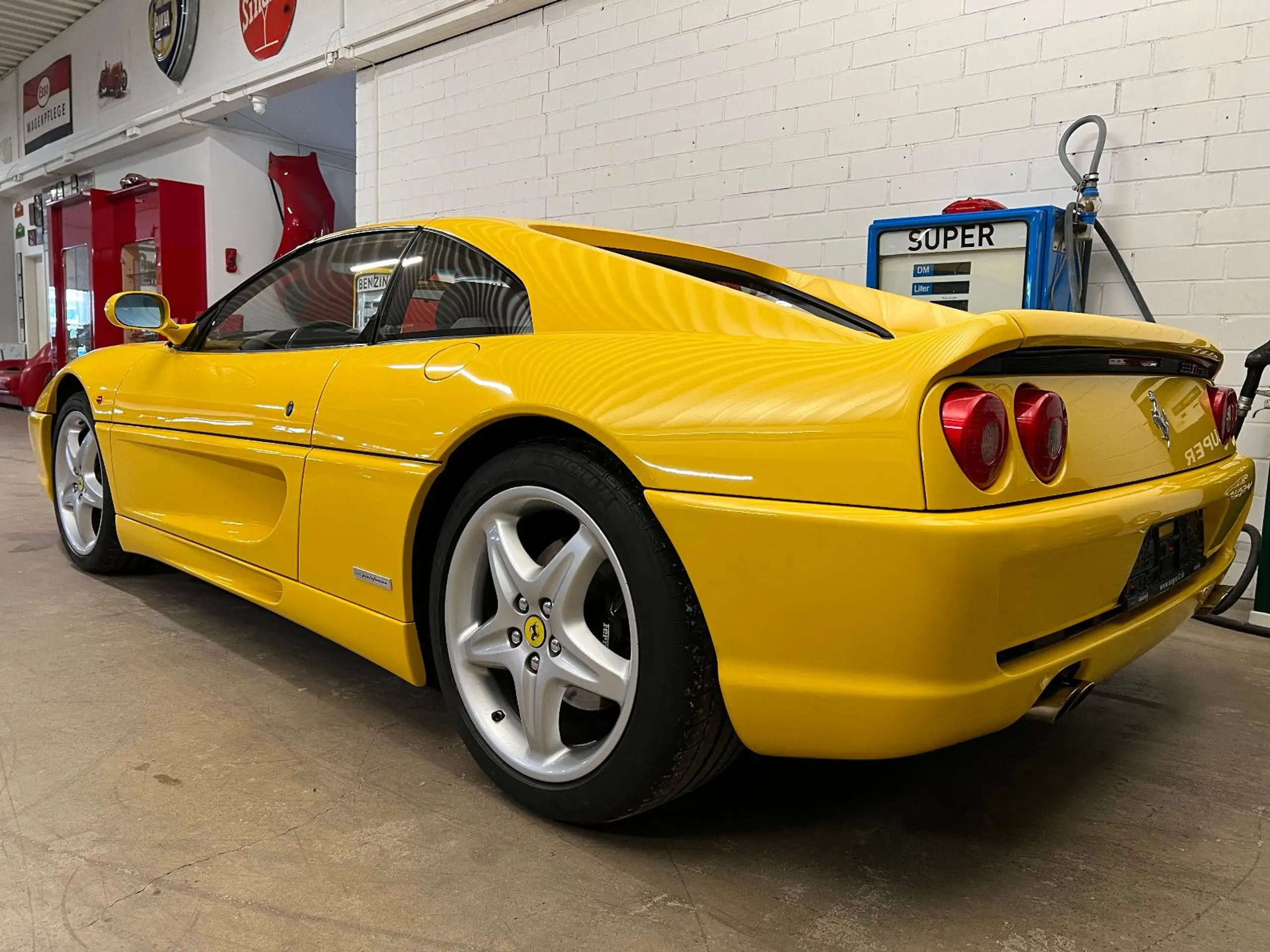 Ferrari - F355