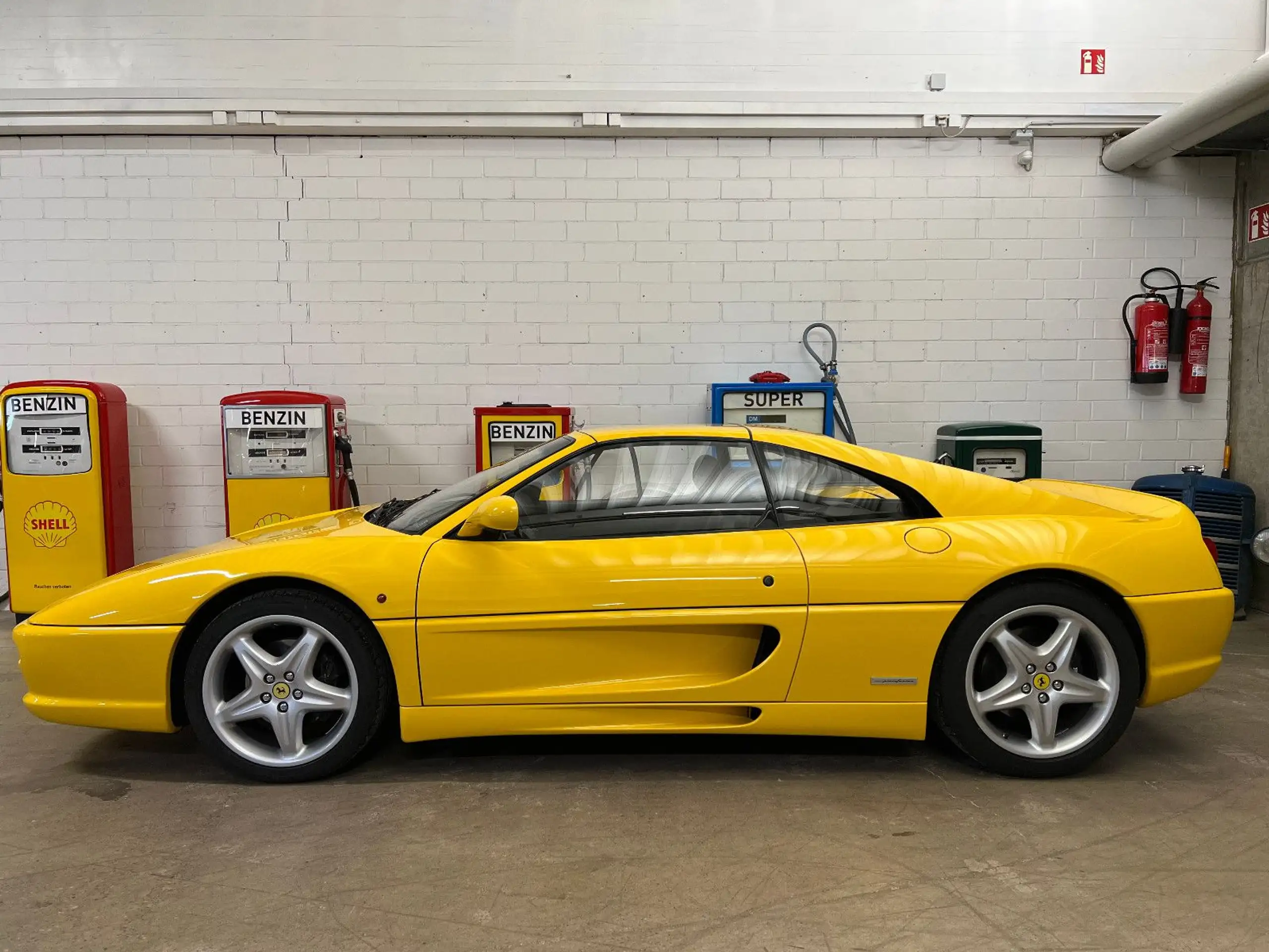 Ferrari F355 1998