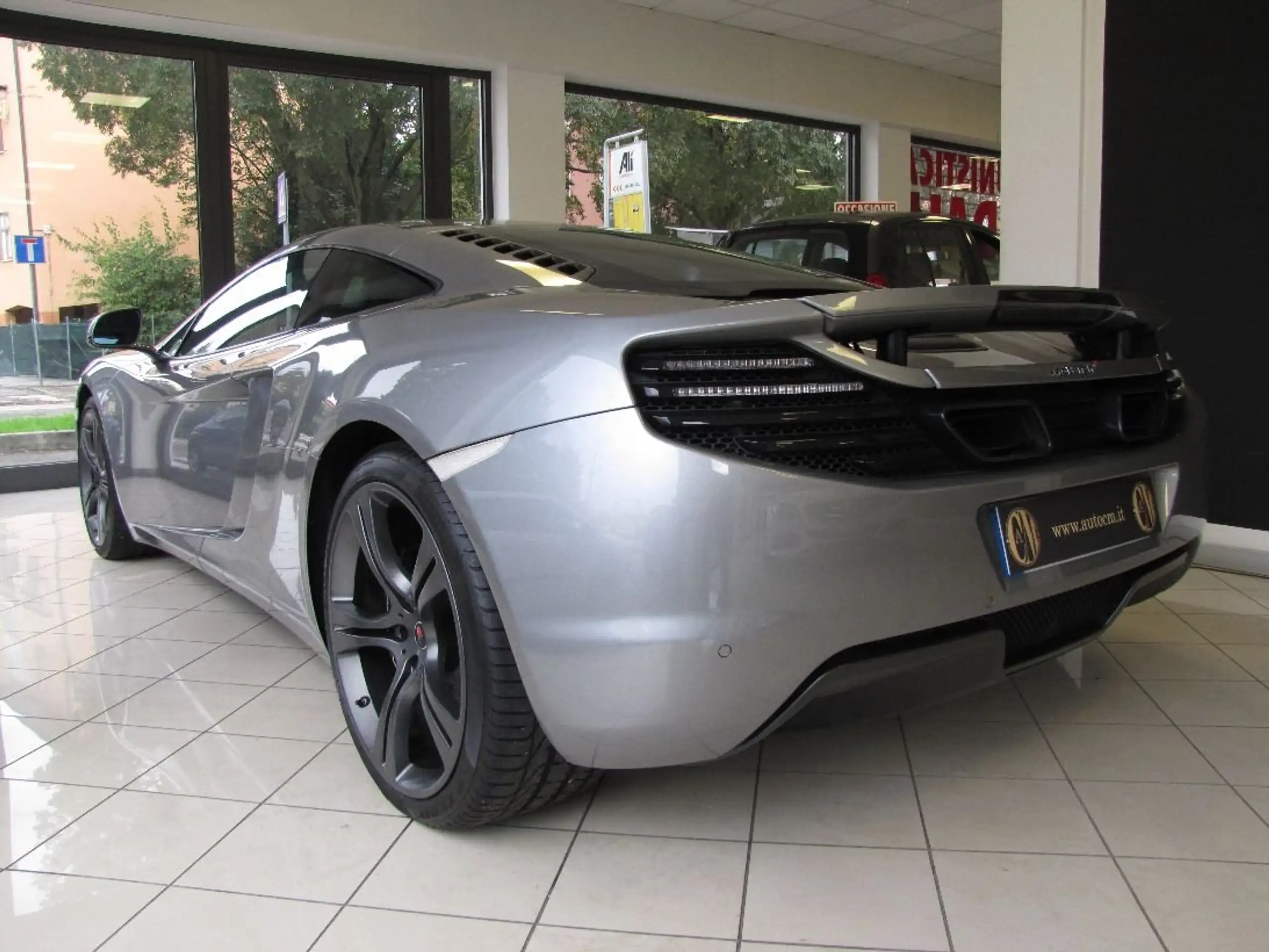 McLaren - MP4-12C