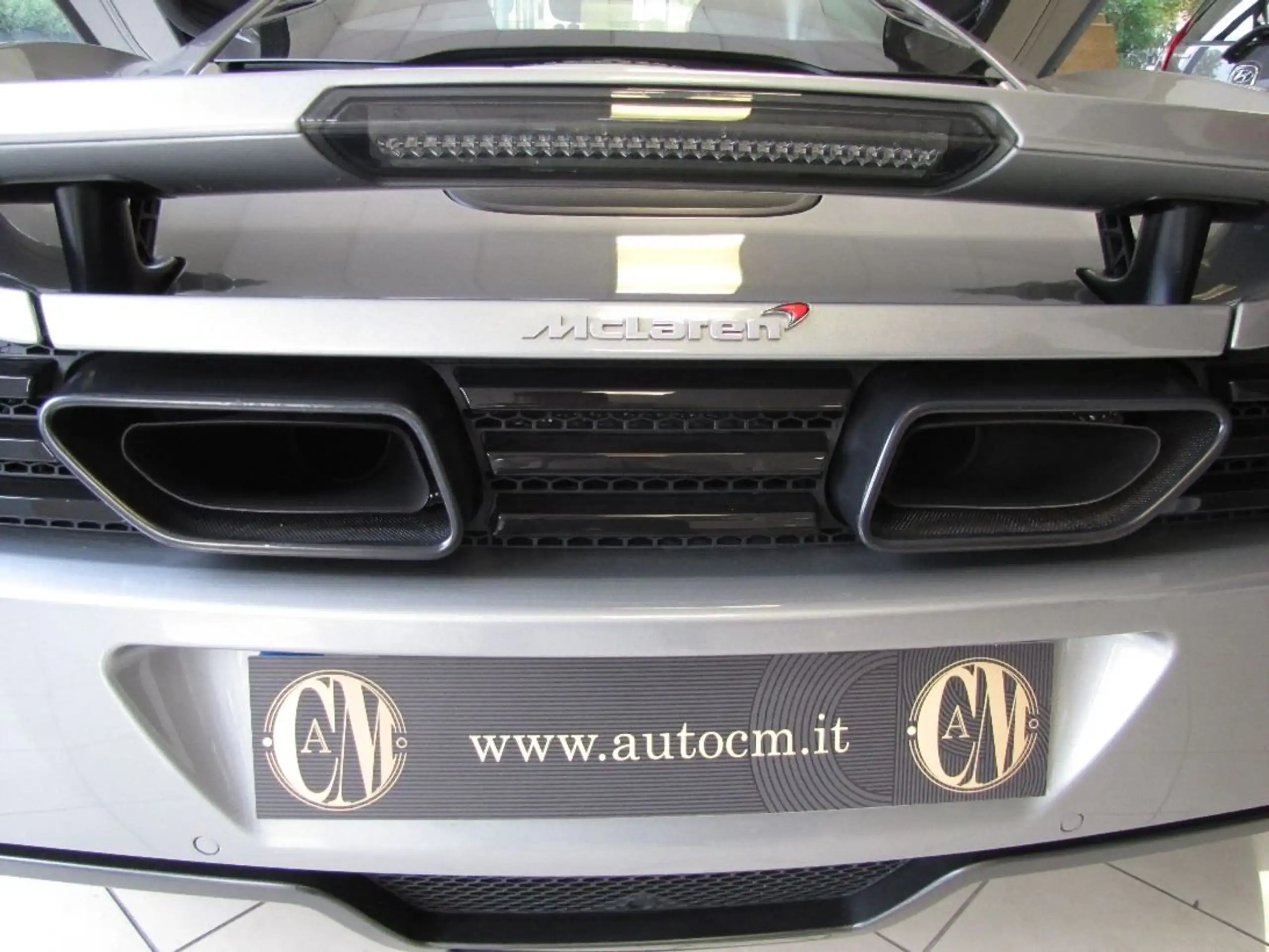 McLaren - MP4-12C