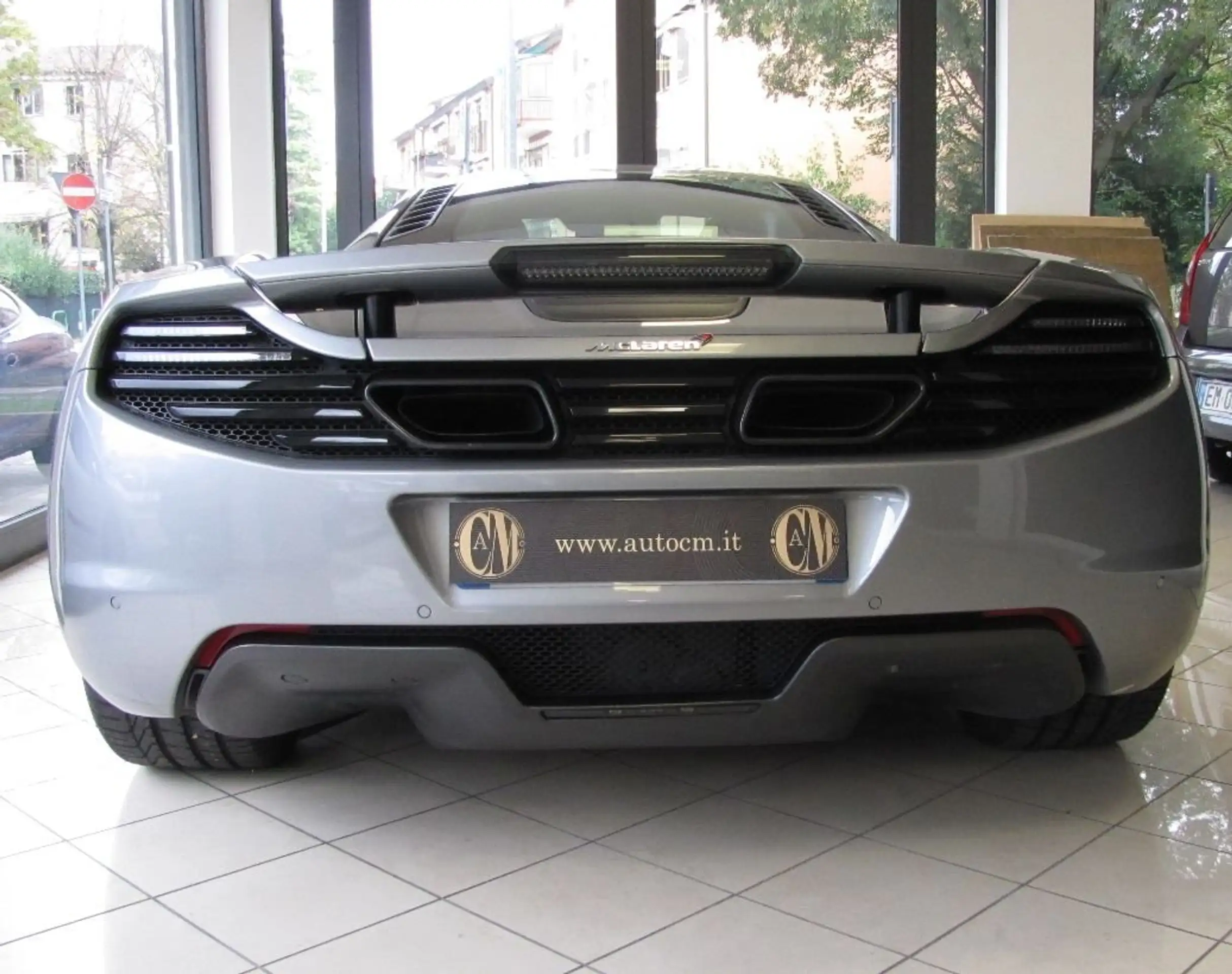 McLaren - MP4-12C