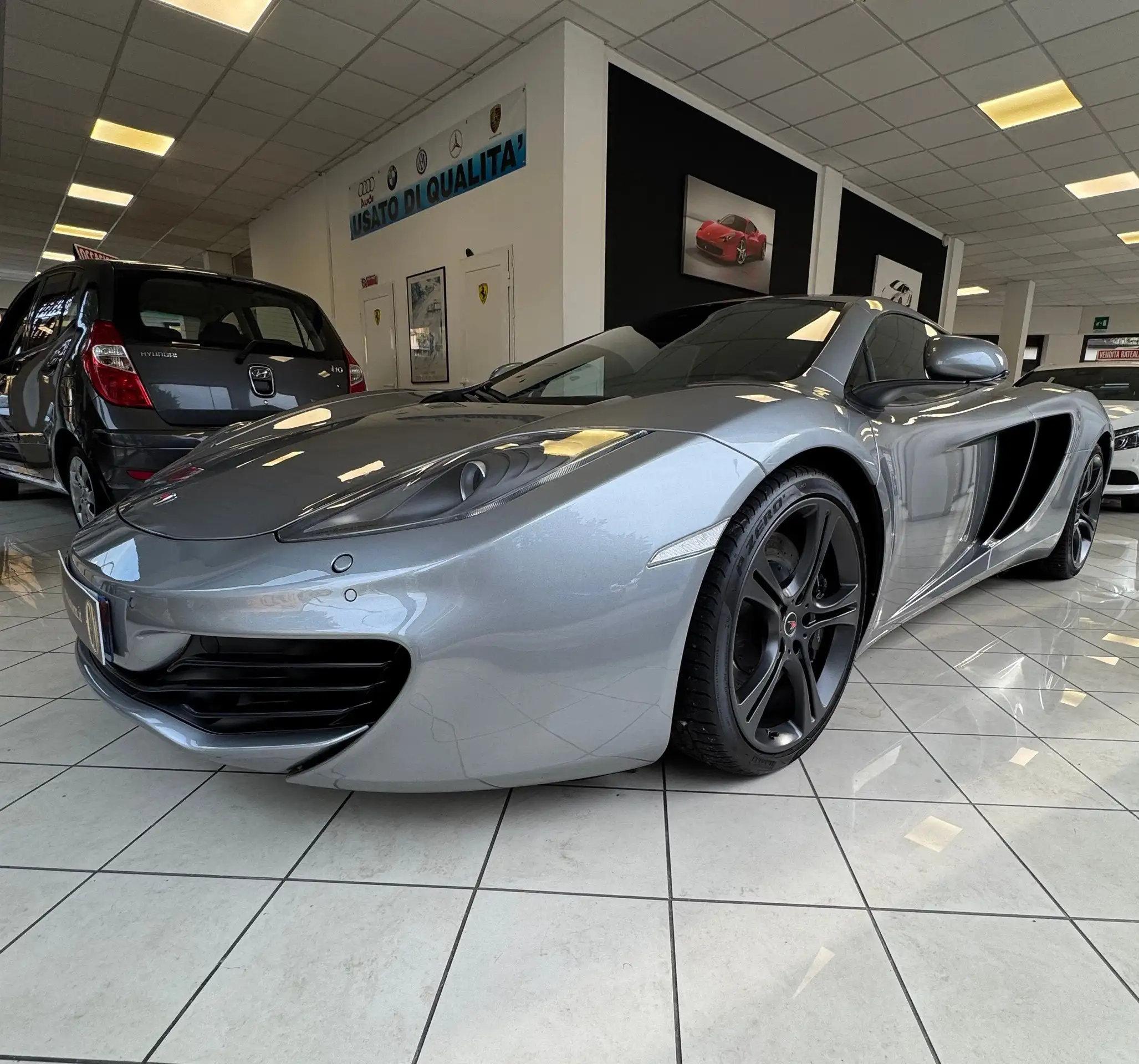 McLaren - MP4-12C