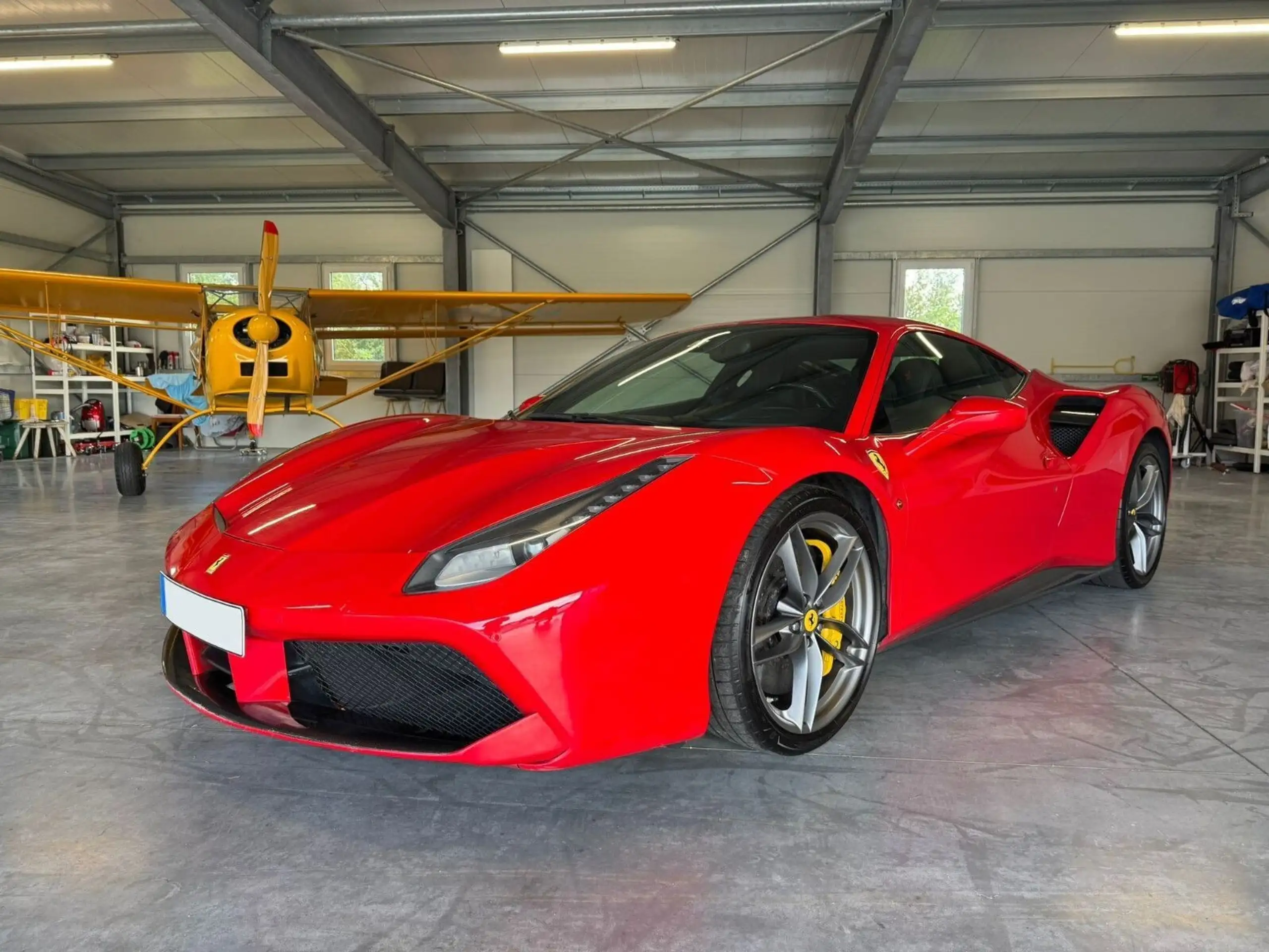 Ferrari 488 2016