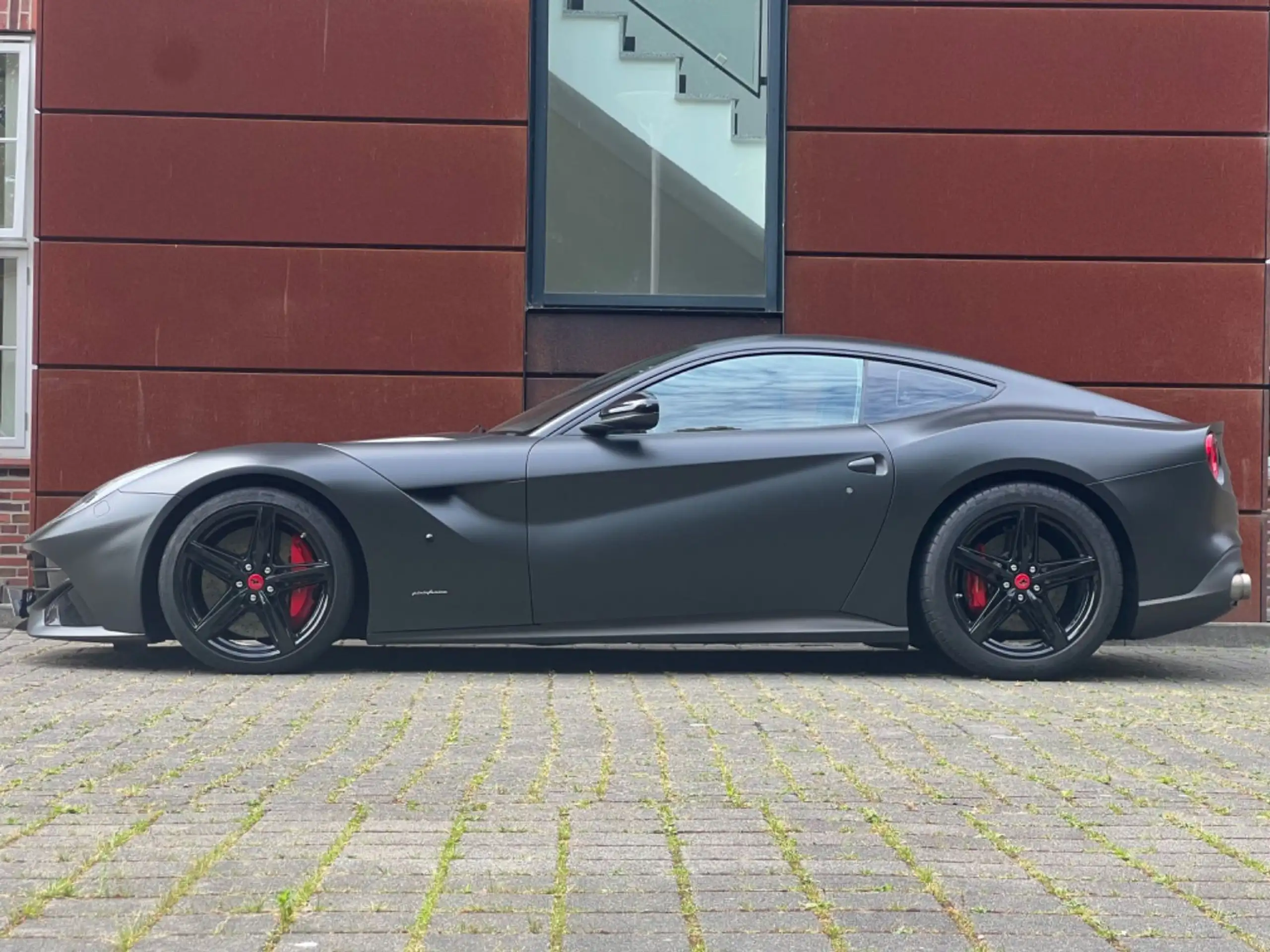 Ferrari - F12