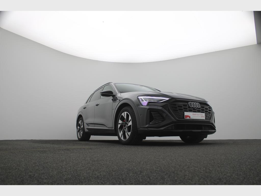 Audi - Q8