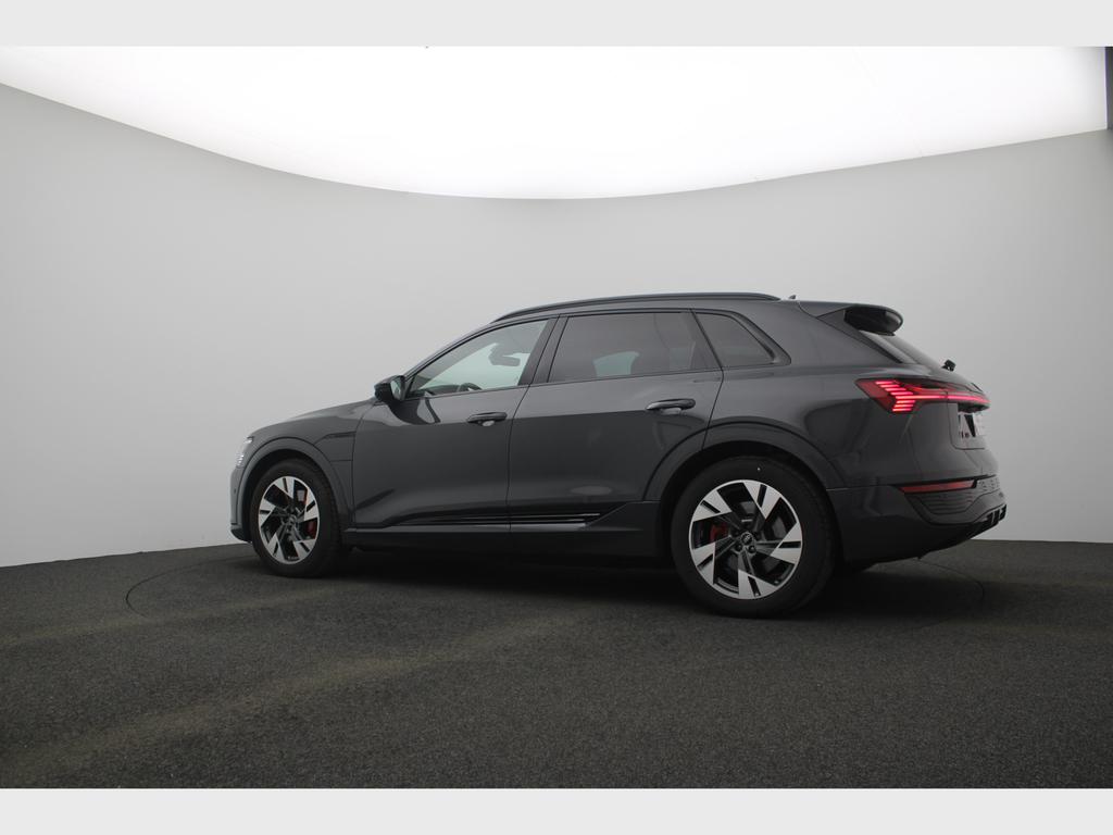 Audi - Q8