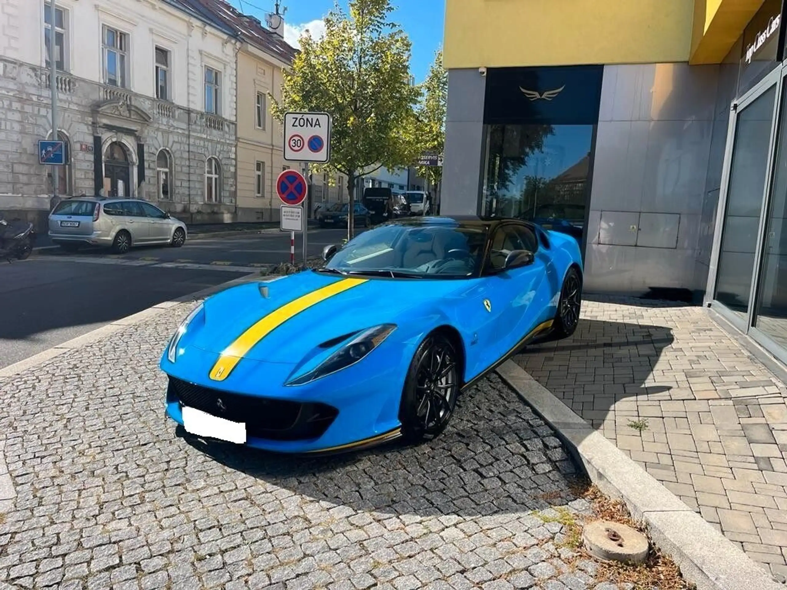 Ferrari - 812