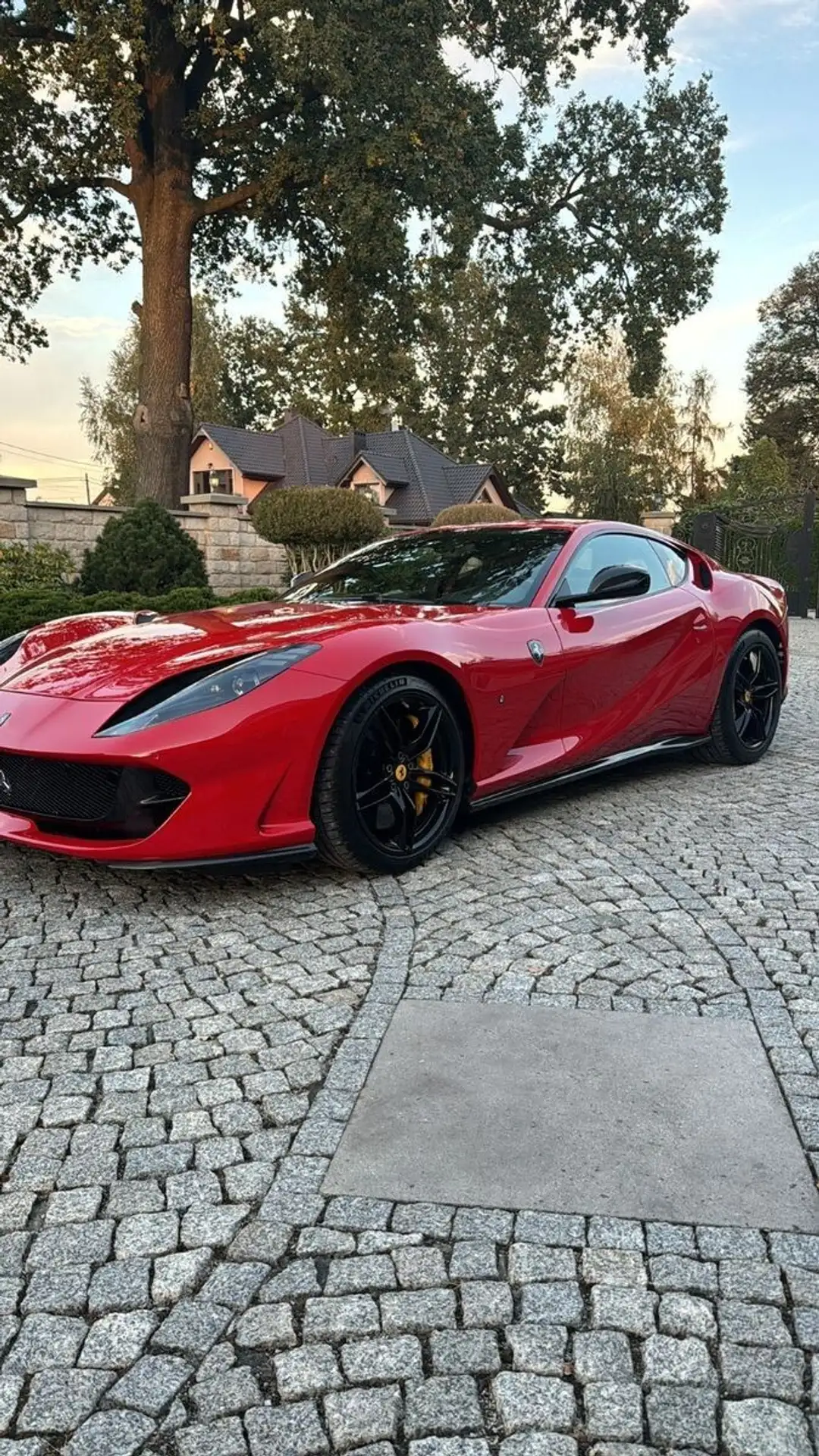 Ferrari - 812