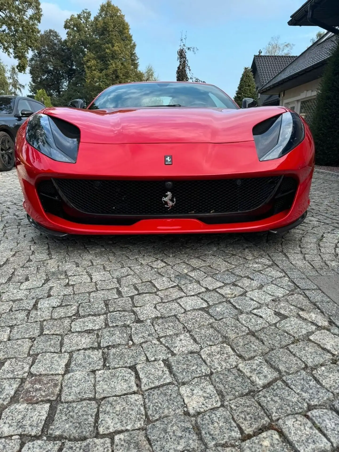 Ferrari - 812