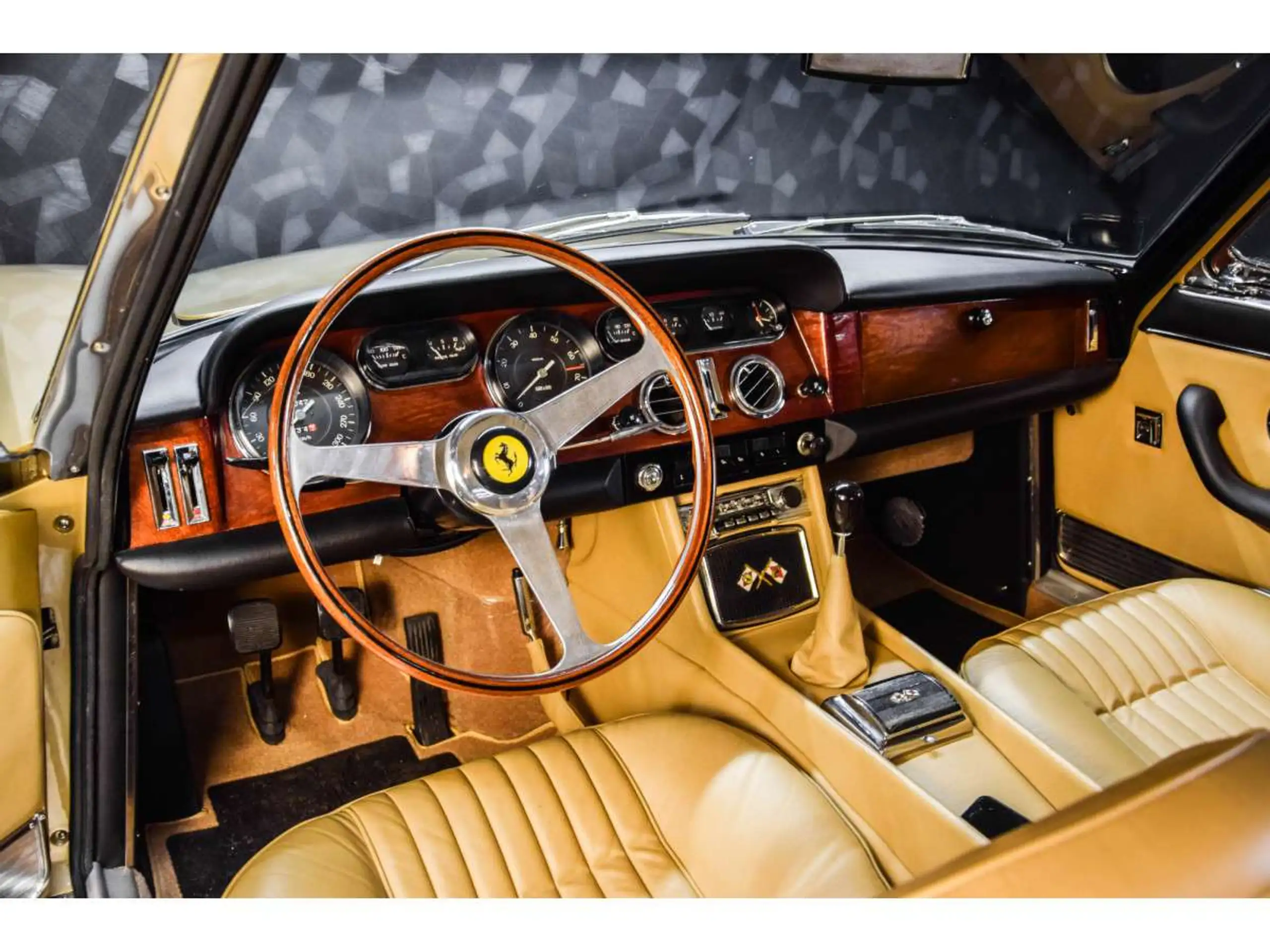 Ferrari - 330