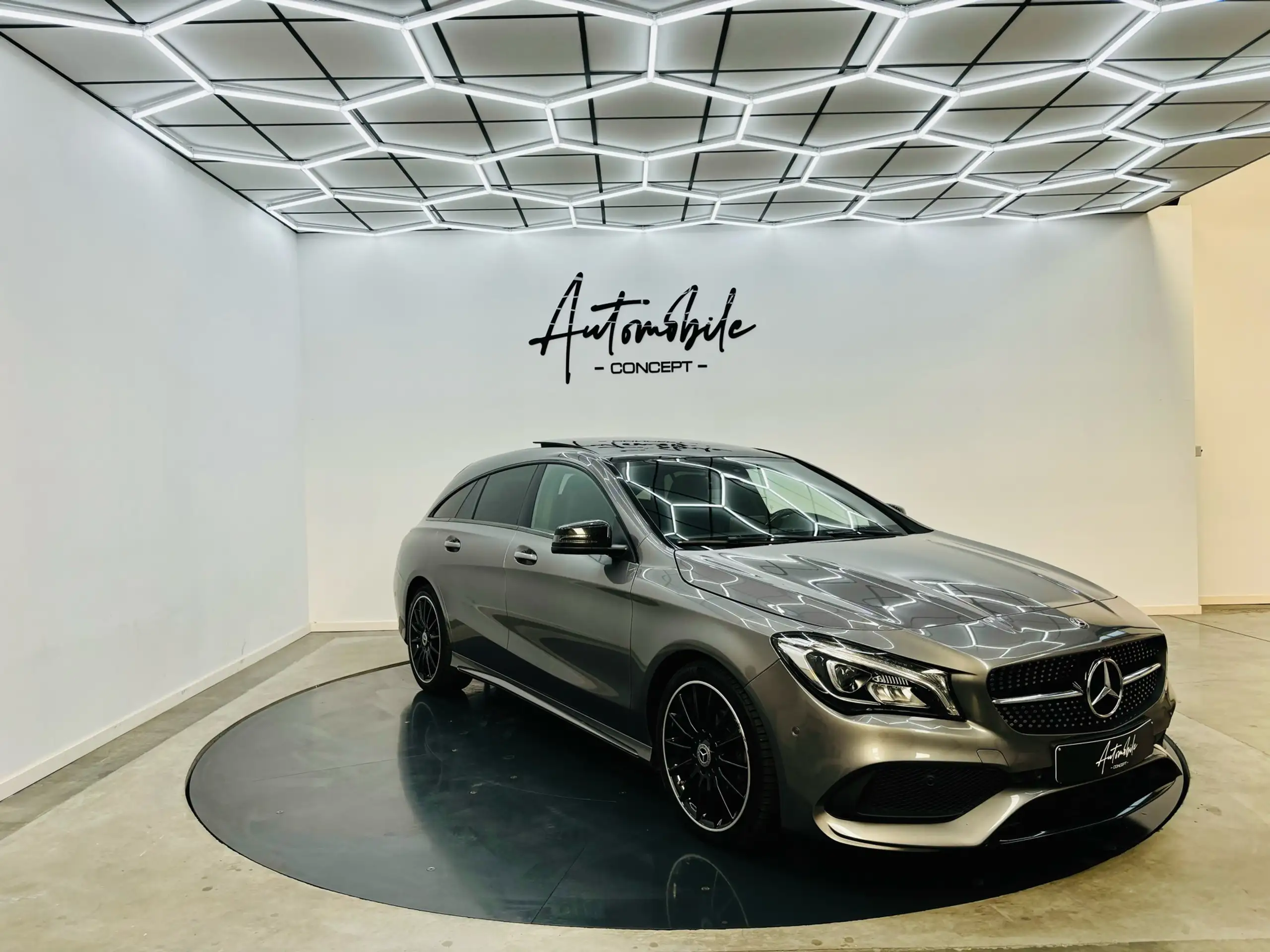 Mercedes-Benz - CLA 200