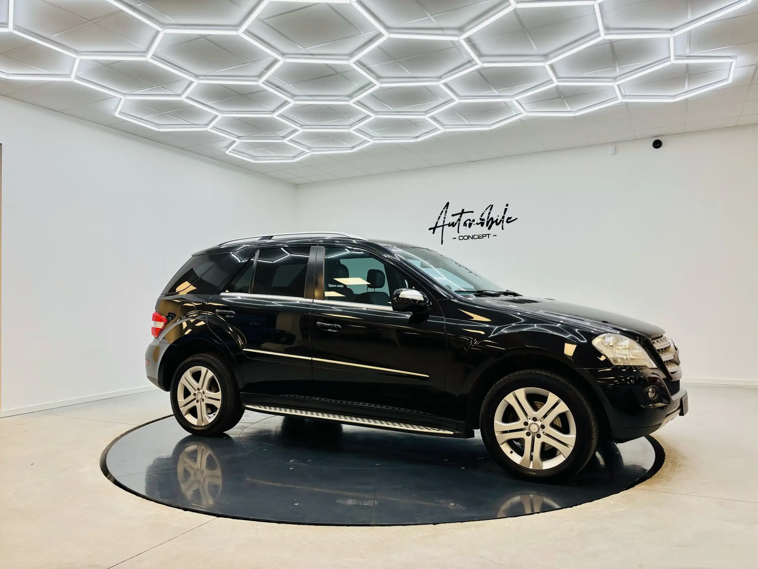 Mercedes-Benz - ML 320