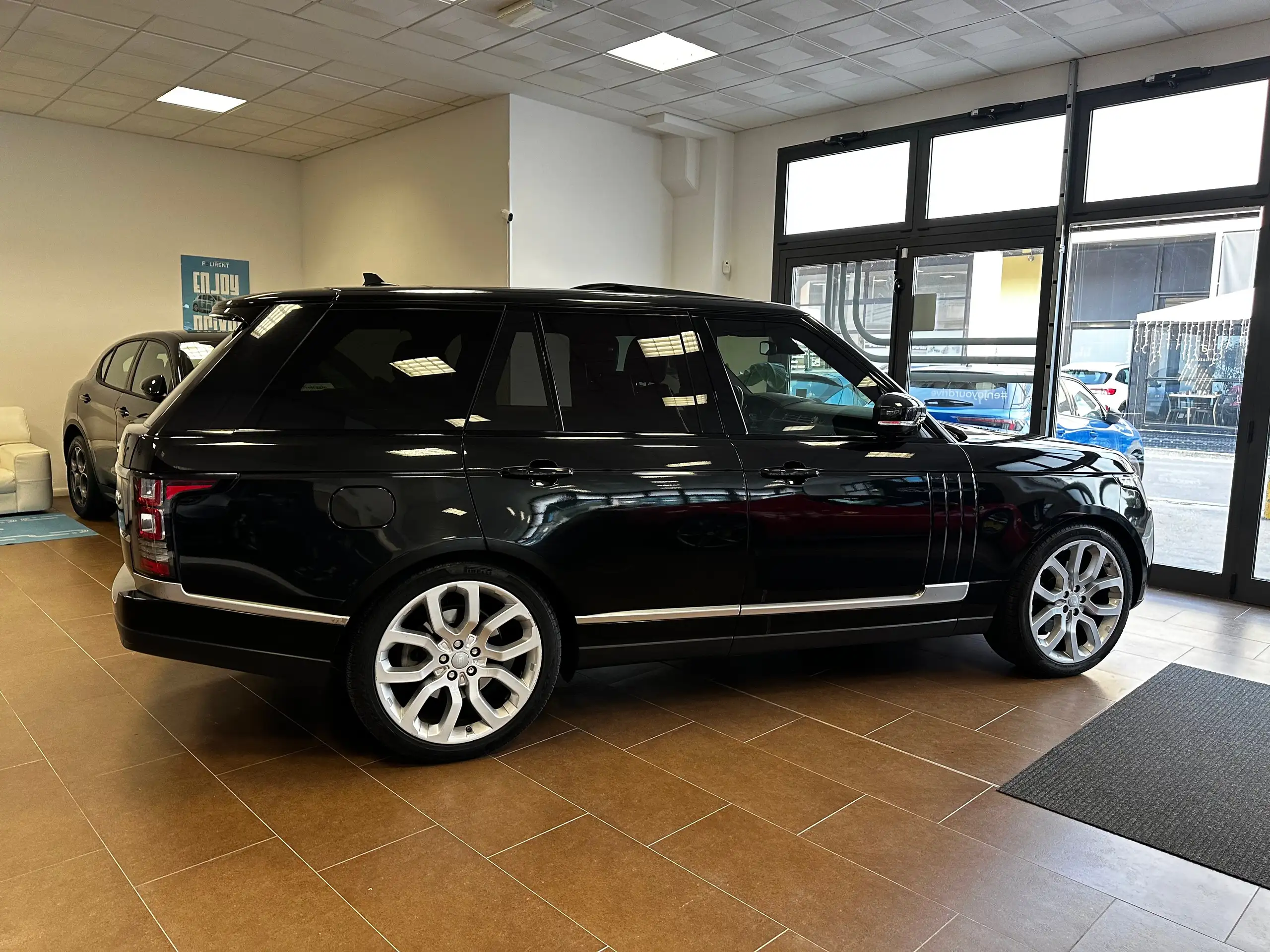 Land Rover - Range Rover