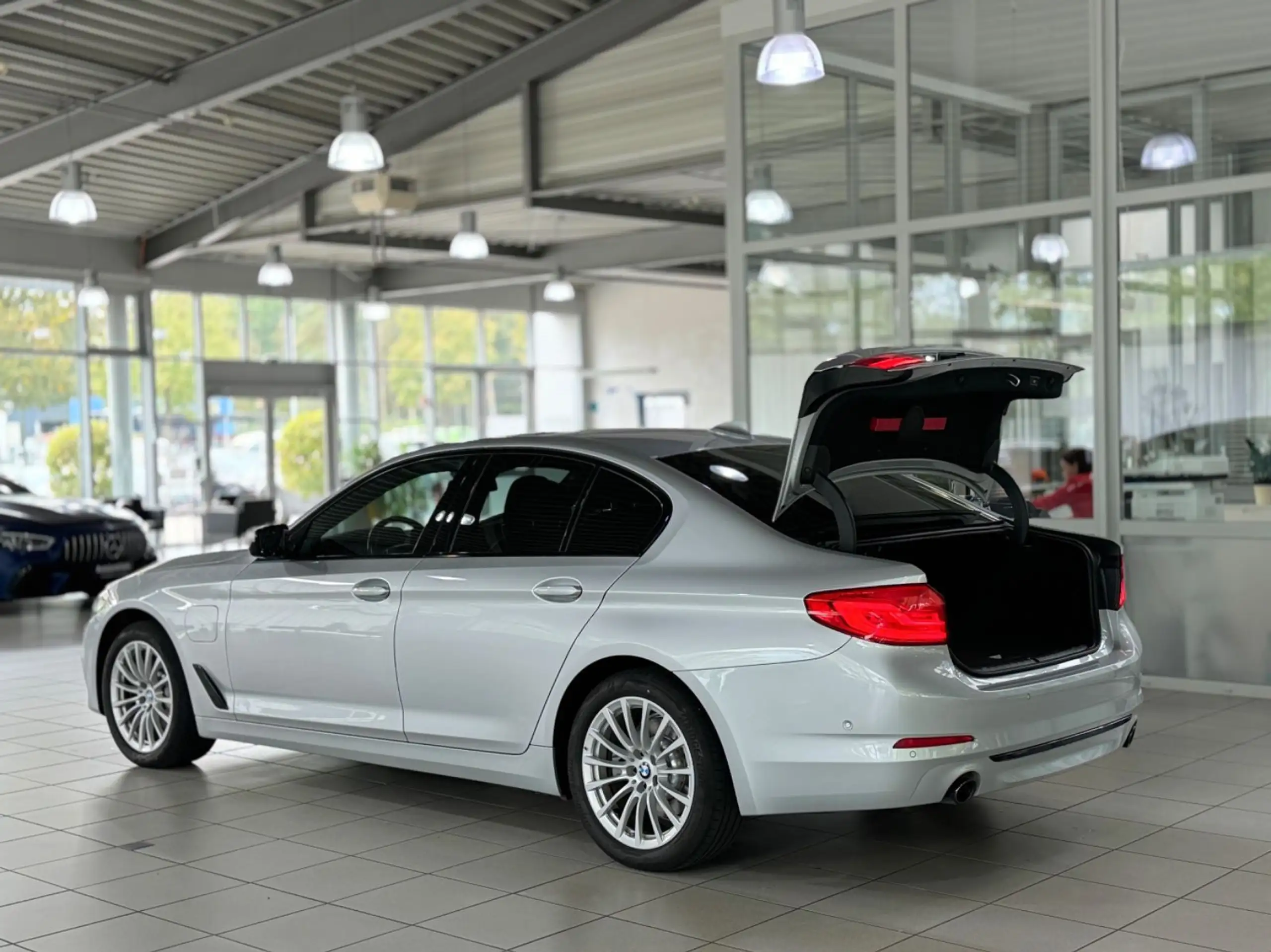 BMW - 530