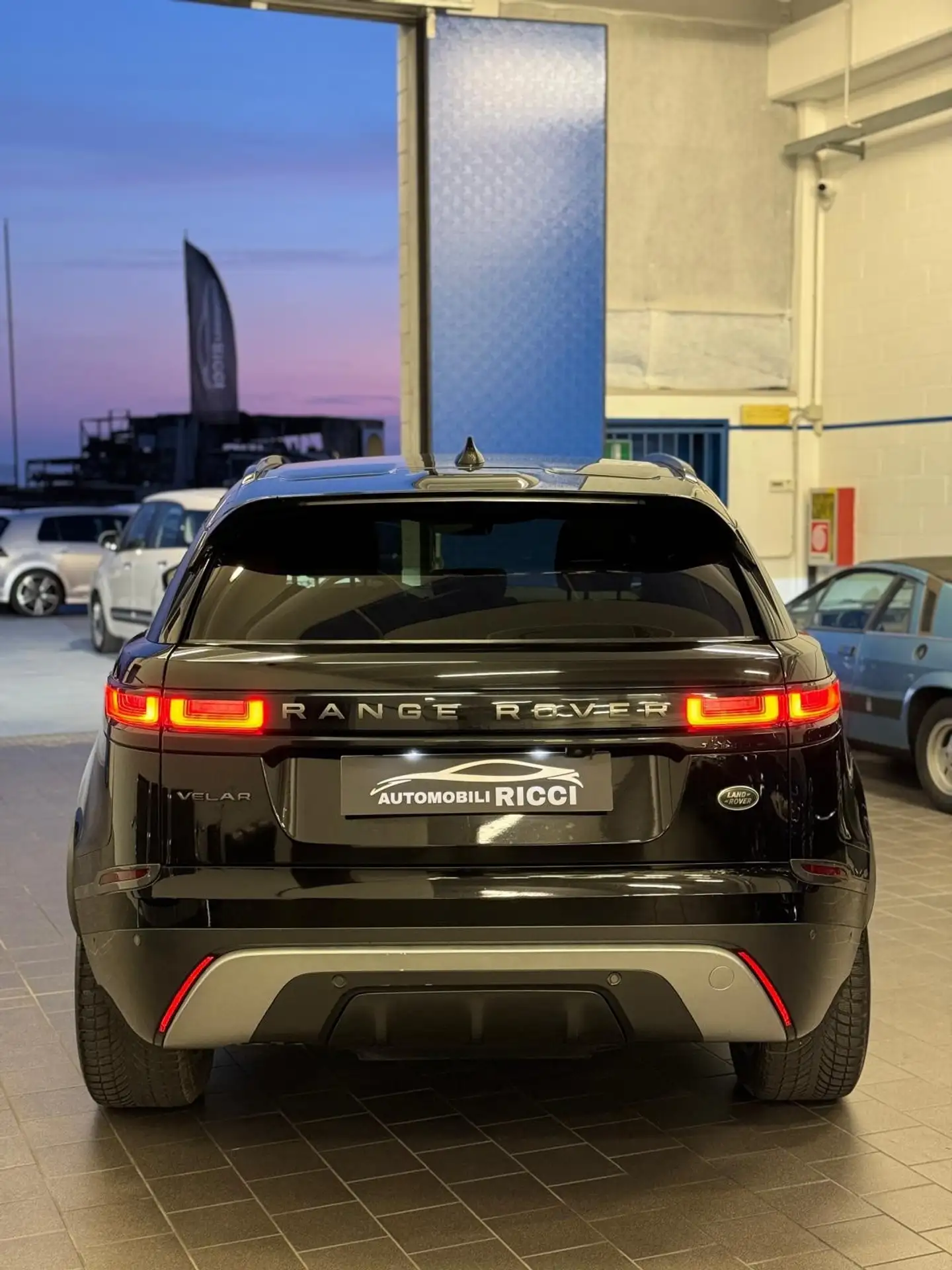 Land Rover - Range Rover Velar