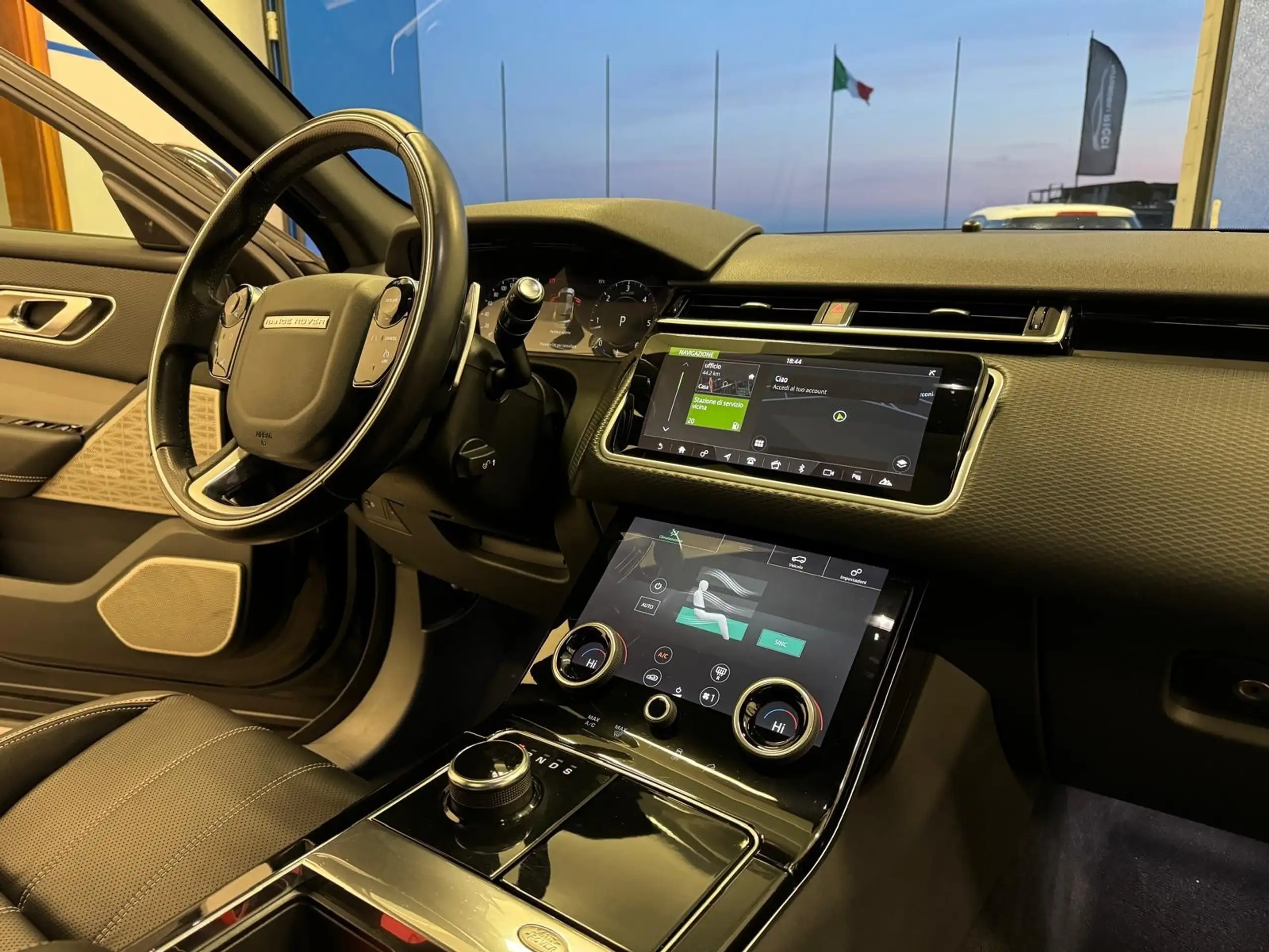 Land Rover - Range Rover Velar