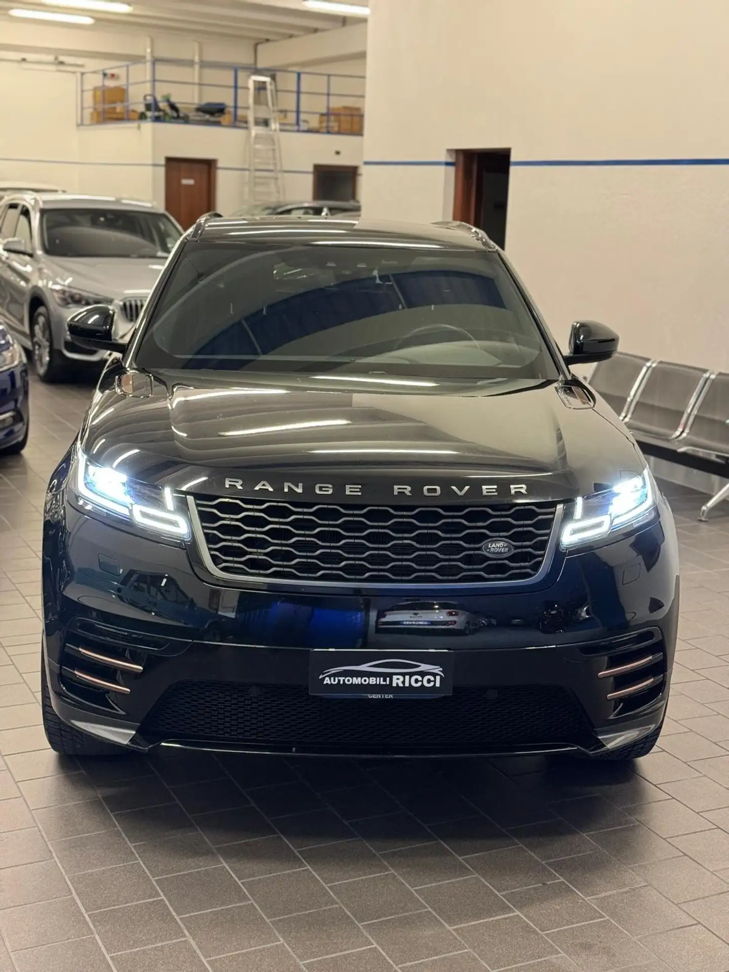 Land Rover - Range Rover Velar