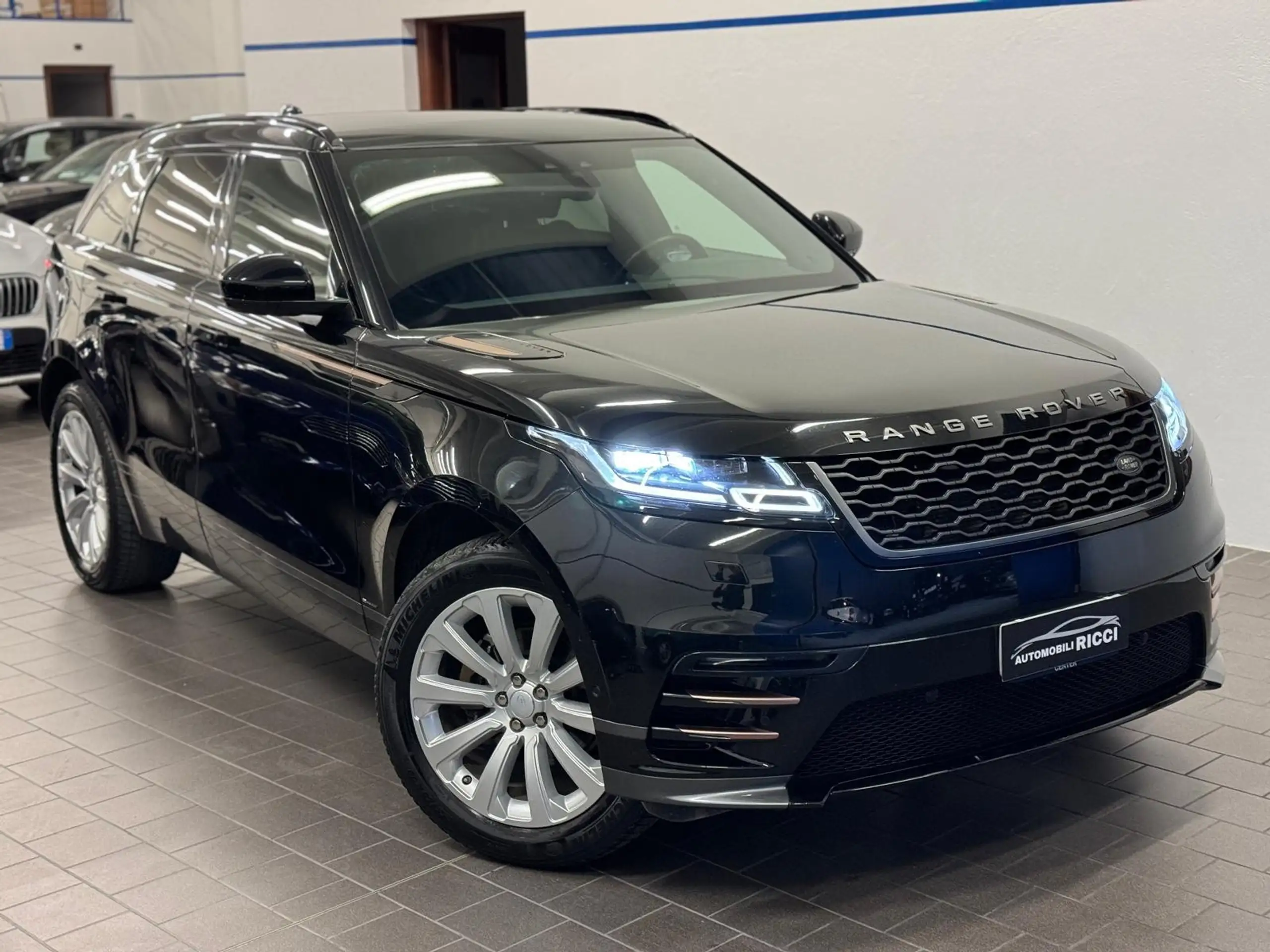 Land Rover - Range Rover Velar