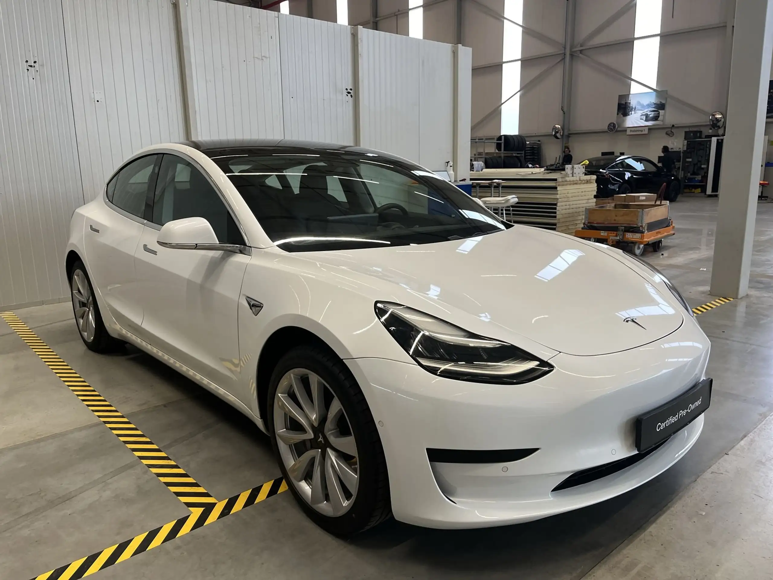 Tesla - Model 3